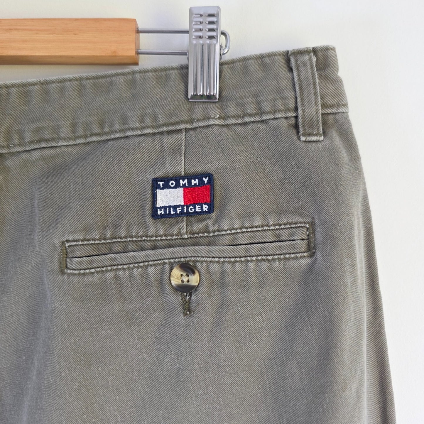 Vintage Tommy Hilfiger Chino Trousers W36 L31 Grey Straight Fit Pleated Men’s