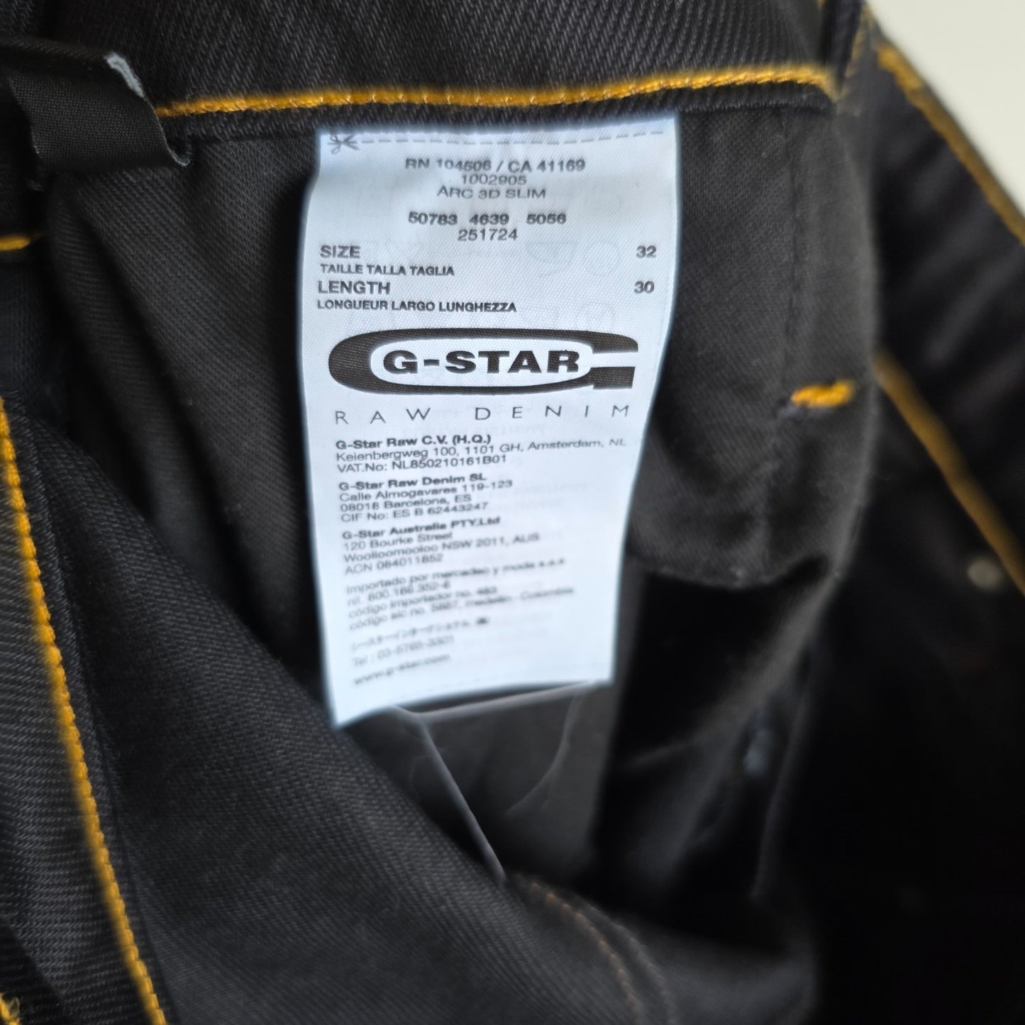 G-Star blue straight jeans with 3D arc design and 100% cotton material.