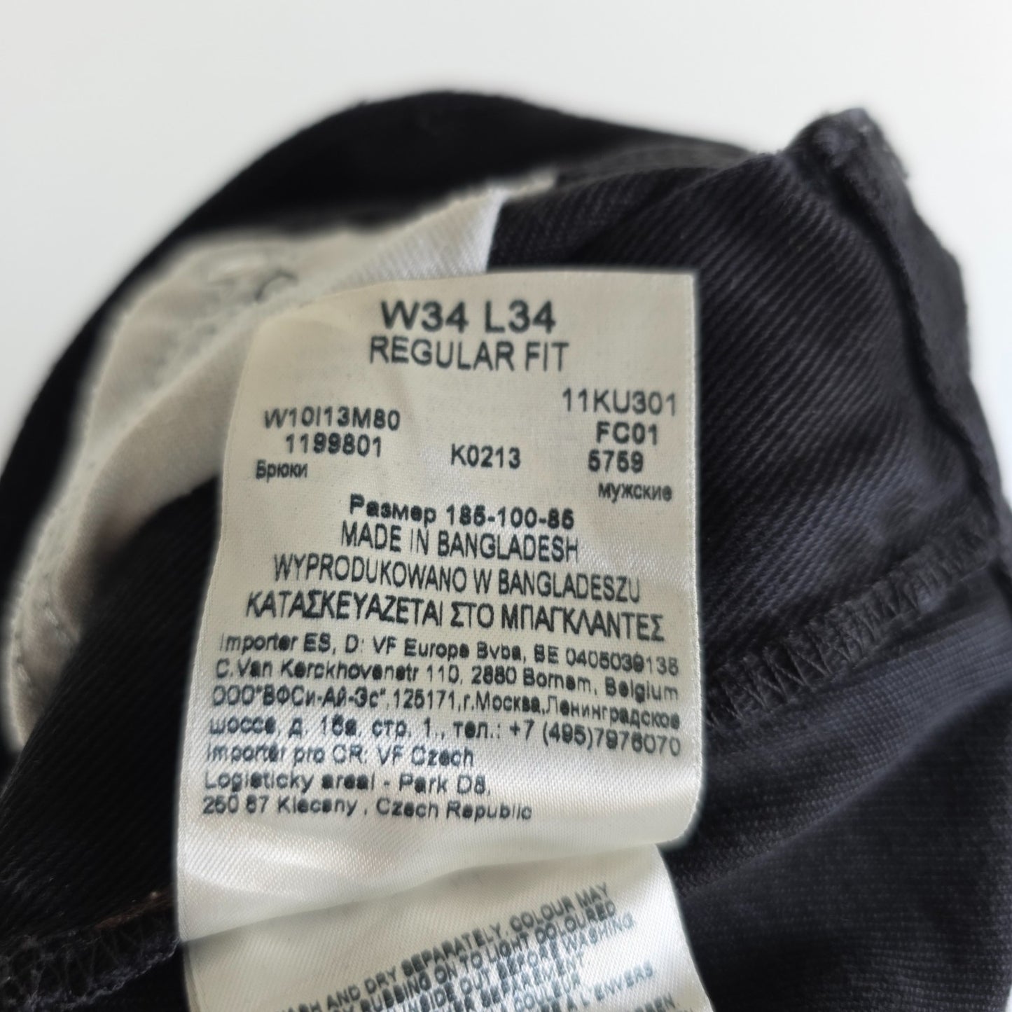 Wrangler black denim shorts W33 with frayed hems and copper-toned button.