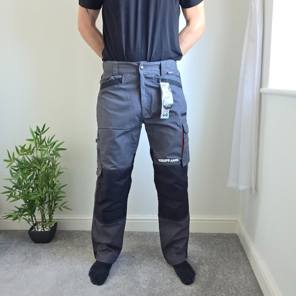 Würth Modyf black cargo trousers with reinforced knees and multiple utility pockets.