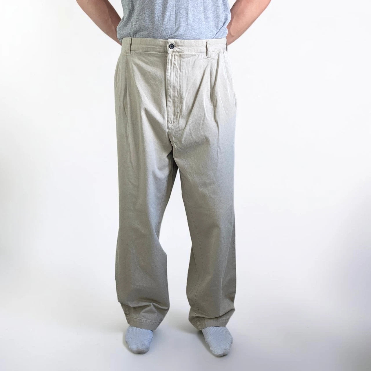 Tommy Hilfiger beige chino trousers pleated front, 100% cotton, relaxed fit.