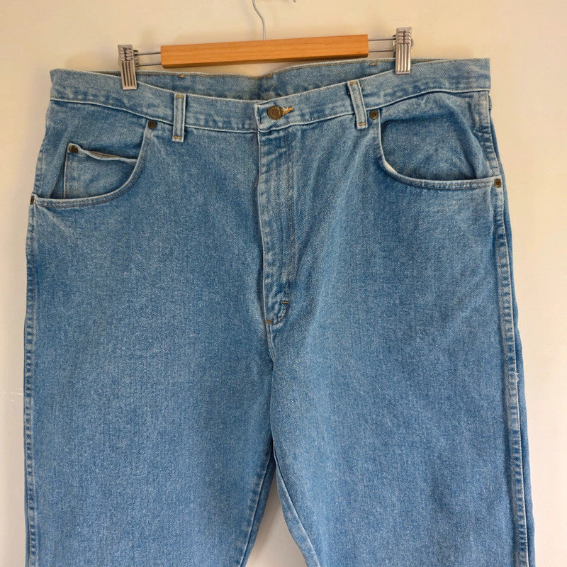 Wrangler Rugged Wear Jeans W42 L32 Relaxed Straight Blue Denim Workwear Western