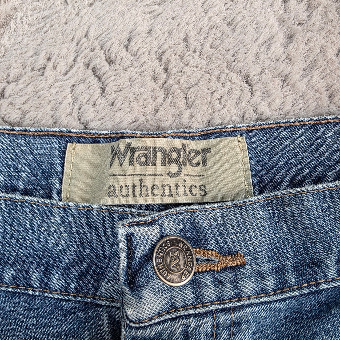 Wrangler Authentics carpenter straight leg blue denim jeans W33 L32 made in Mexico workwear