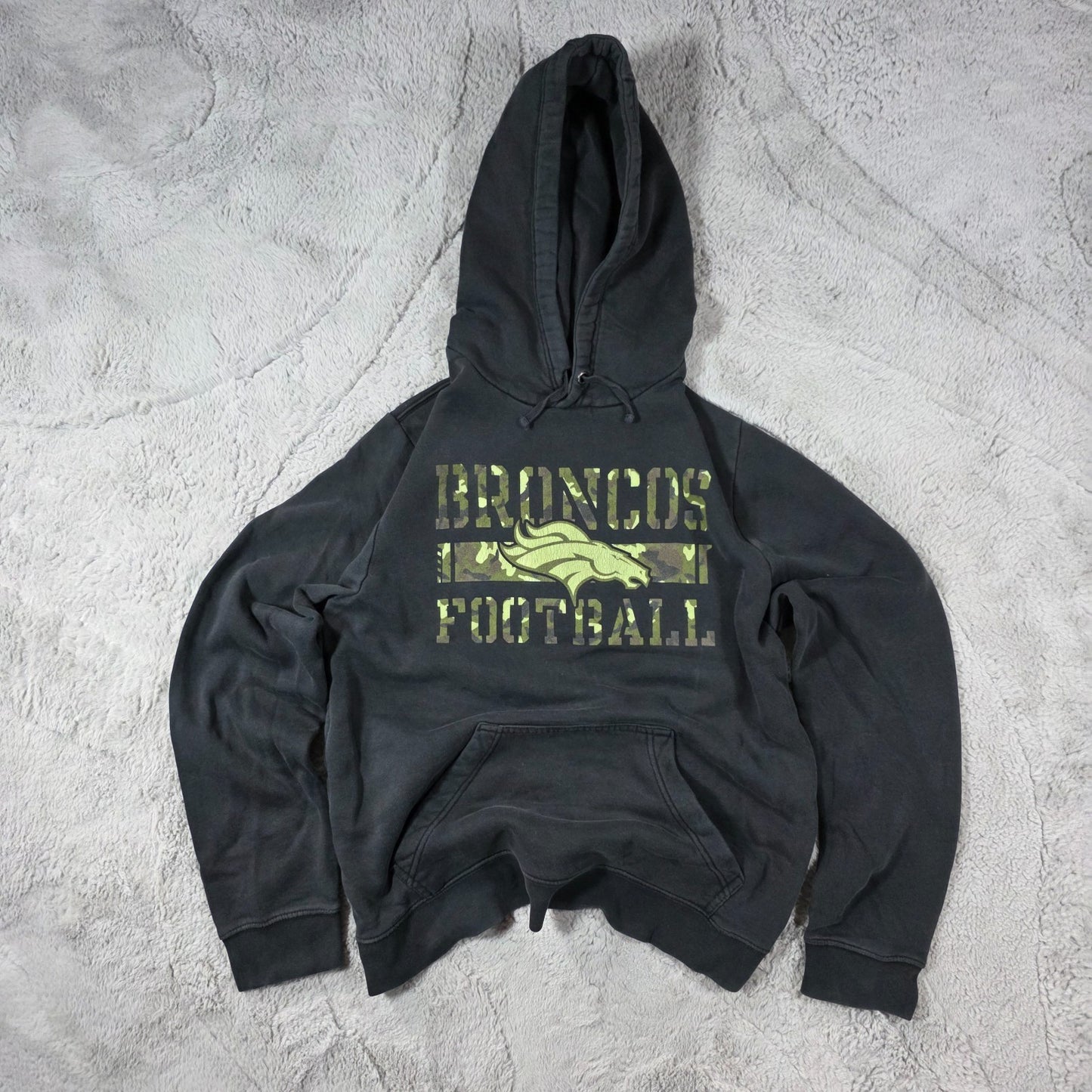 NFL Broncos Men’s Black Hoodie 🏈 Camo Logo Pullover Sweatshirt Size M (Est.)