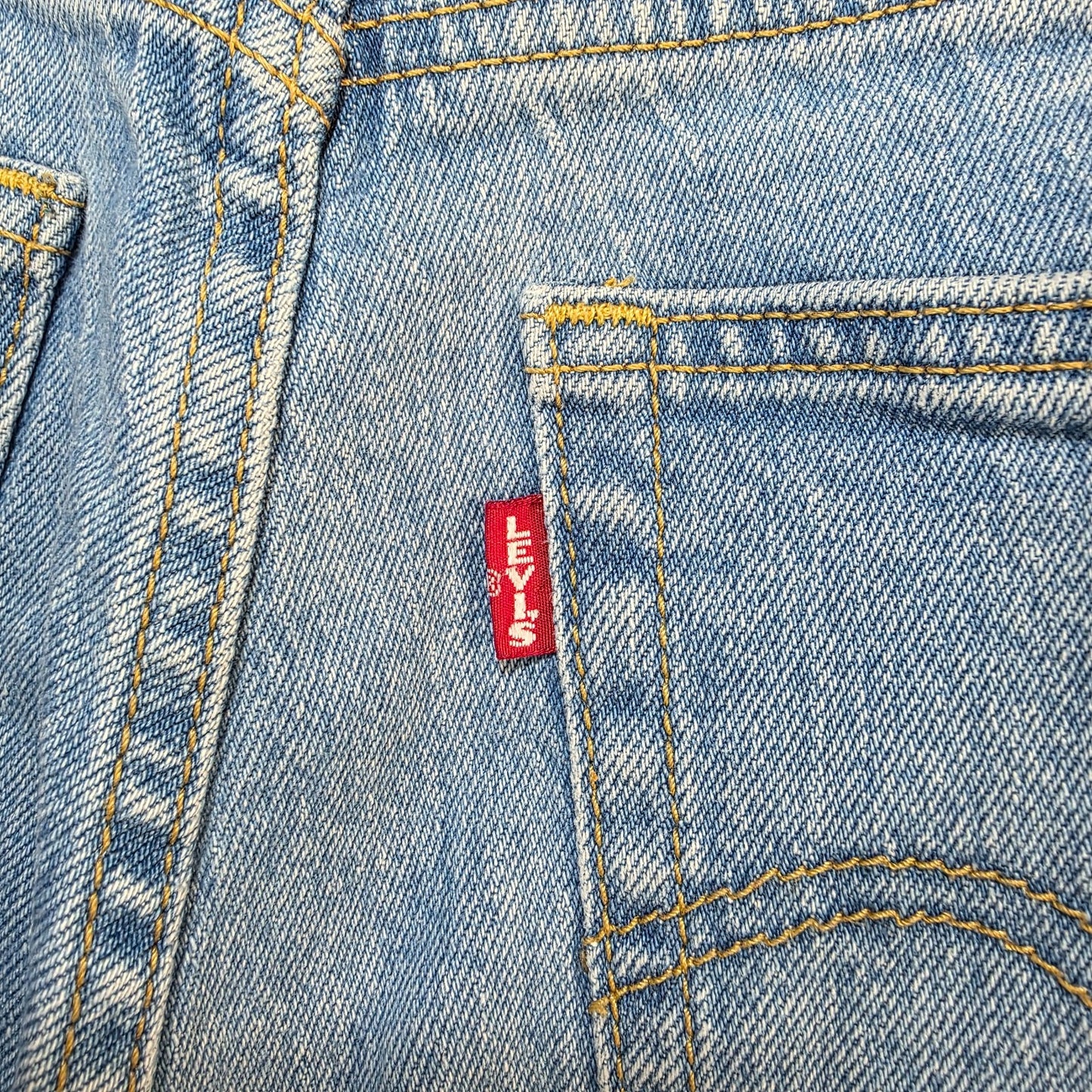 Levi’s Women’s High Rise Straight Jeans W32 L27 Light Wash Button Fly