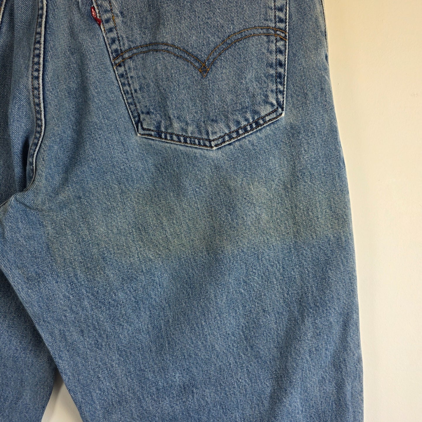 Vintage Levi’s 560 Jeans W37 L31 Blue Loose Fit Tapered Y2K 90s Baggy Denim