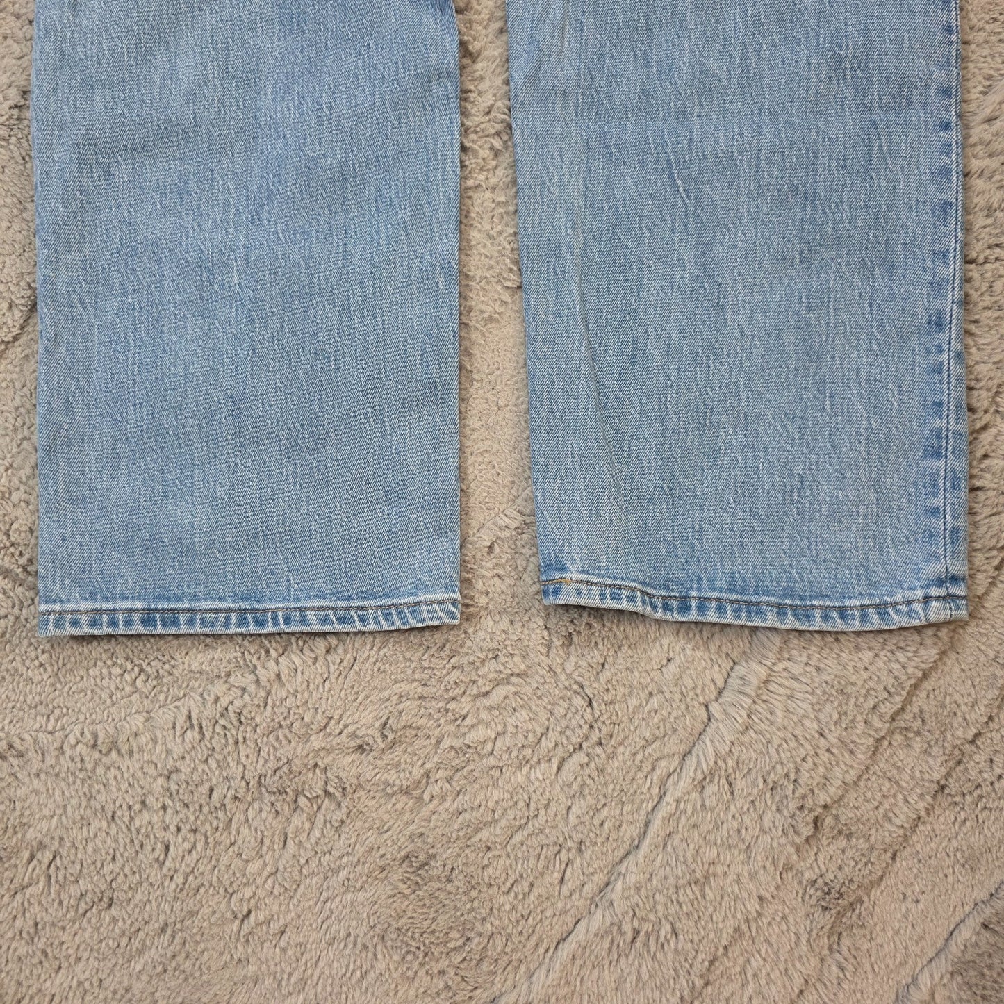 Levi’s Women’s High Rise Straight Jeans W32 L27 Light Wash Button Fly