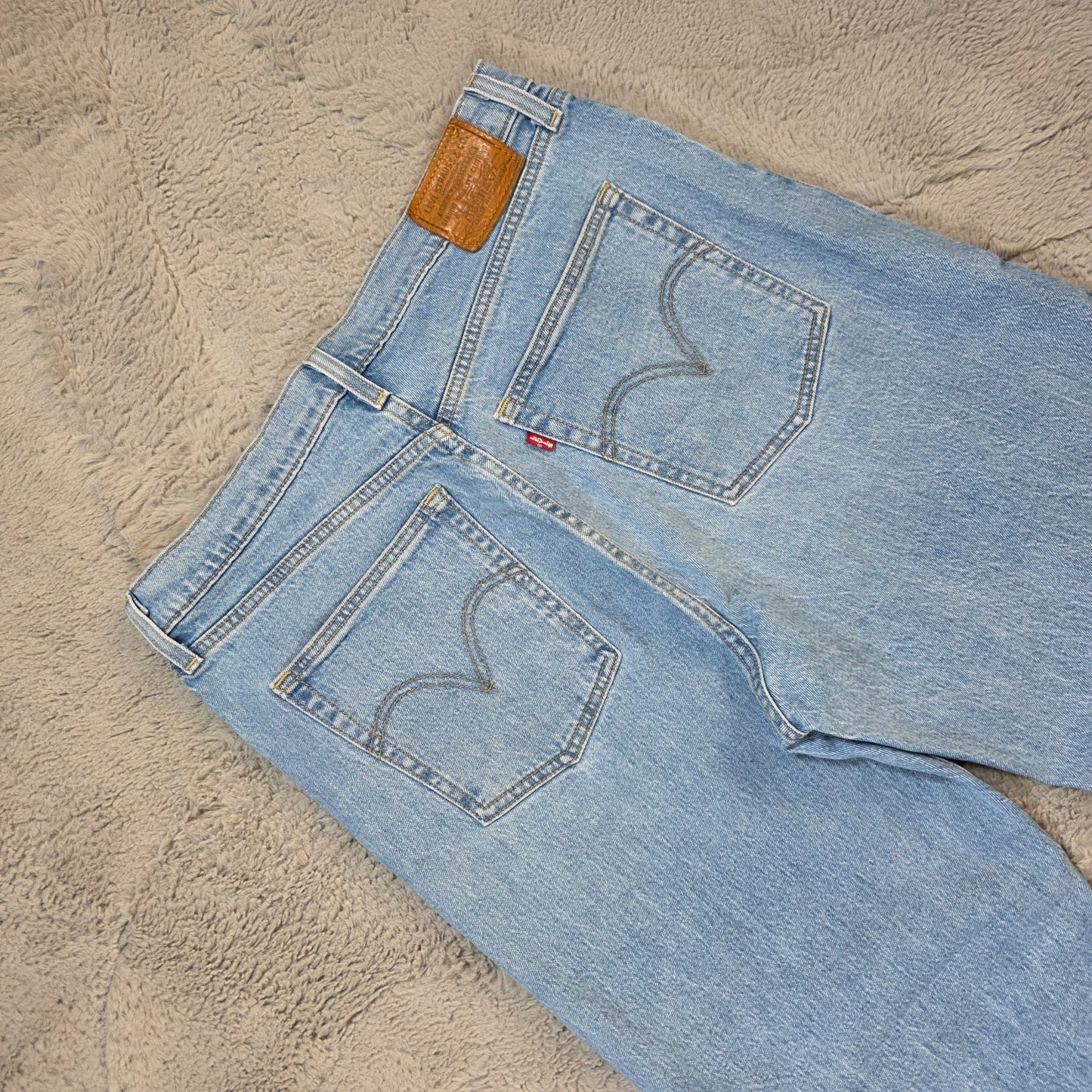 Levi’s Women’s High Rise Straight Jeans W32 L27 Light Wash Button Fly