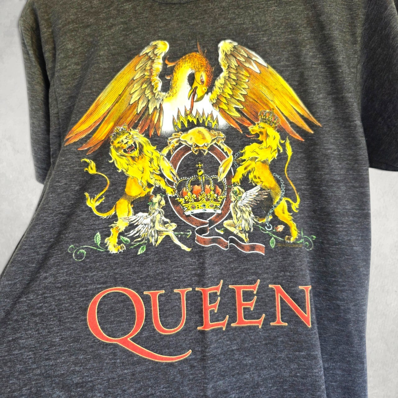 Queen Crest Logo Graphic Band T Shirt Grey Medium Rock Music Tee