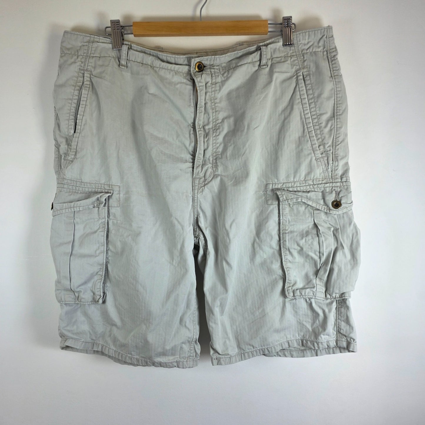 Levi’s Cargo Shorts W38 Beige Khaki Cotton Utility Pockets Men’s Casual