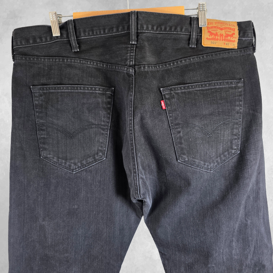 Levi’s 501 Jeans Men’s W42 L32 Black Straight Leg Denim Button Fly