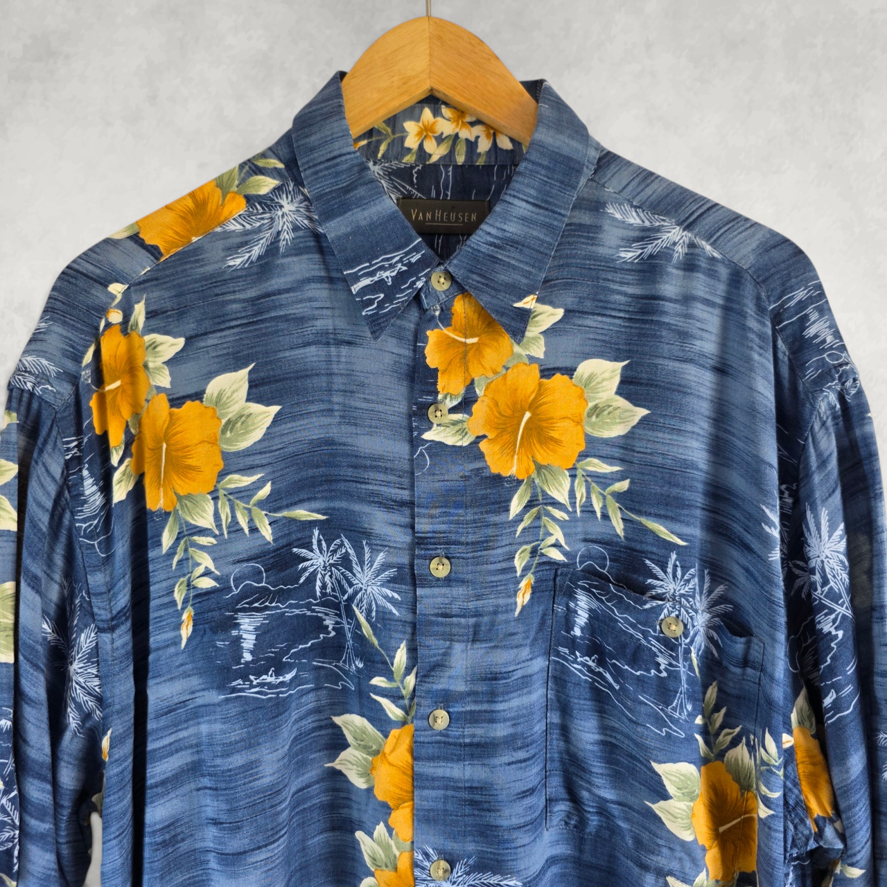Van Heusen Hawaiian Shirt Men L Blue Floral Short Sleeve Summer Holiday Rayon