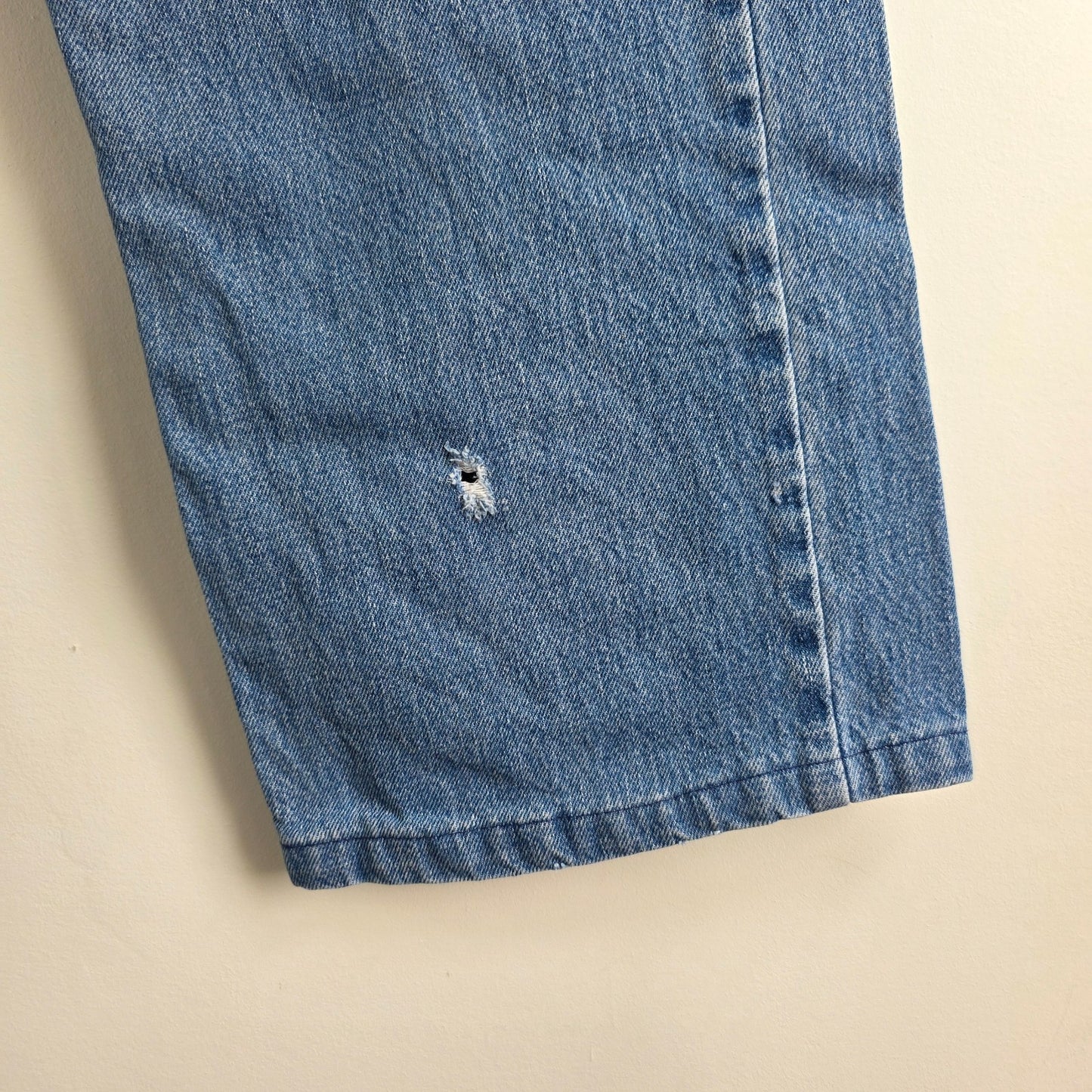 Vintage Levi’s 557 Bootcut Jeans Blue W34 L25 Men’s Distressed Denim
