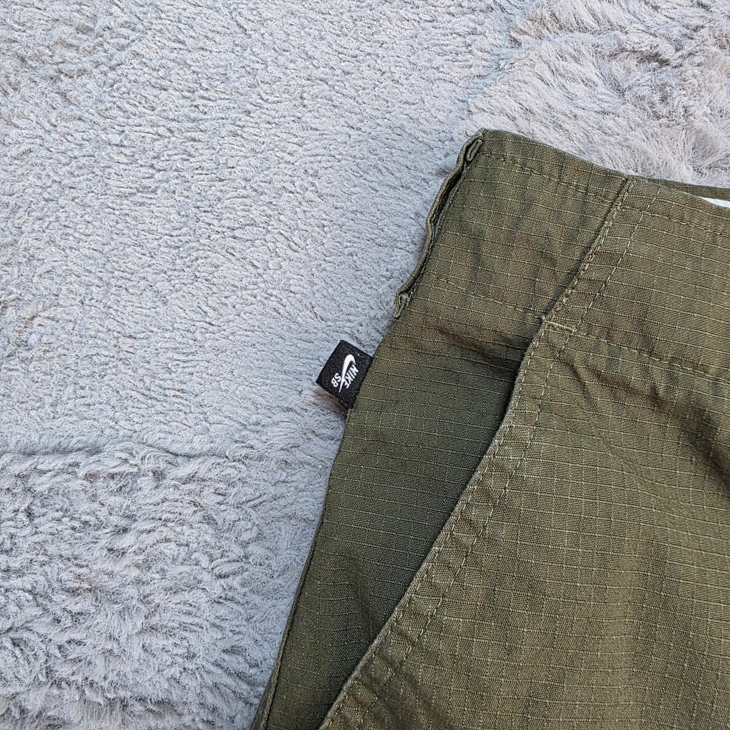 Nike SB Cargo Trousers Green Men’s Straight Fit 32 Drawstring Waist Skate