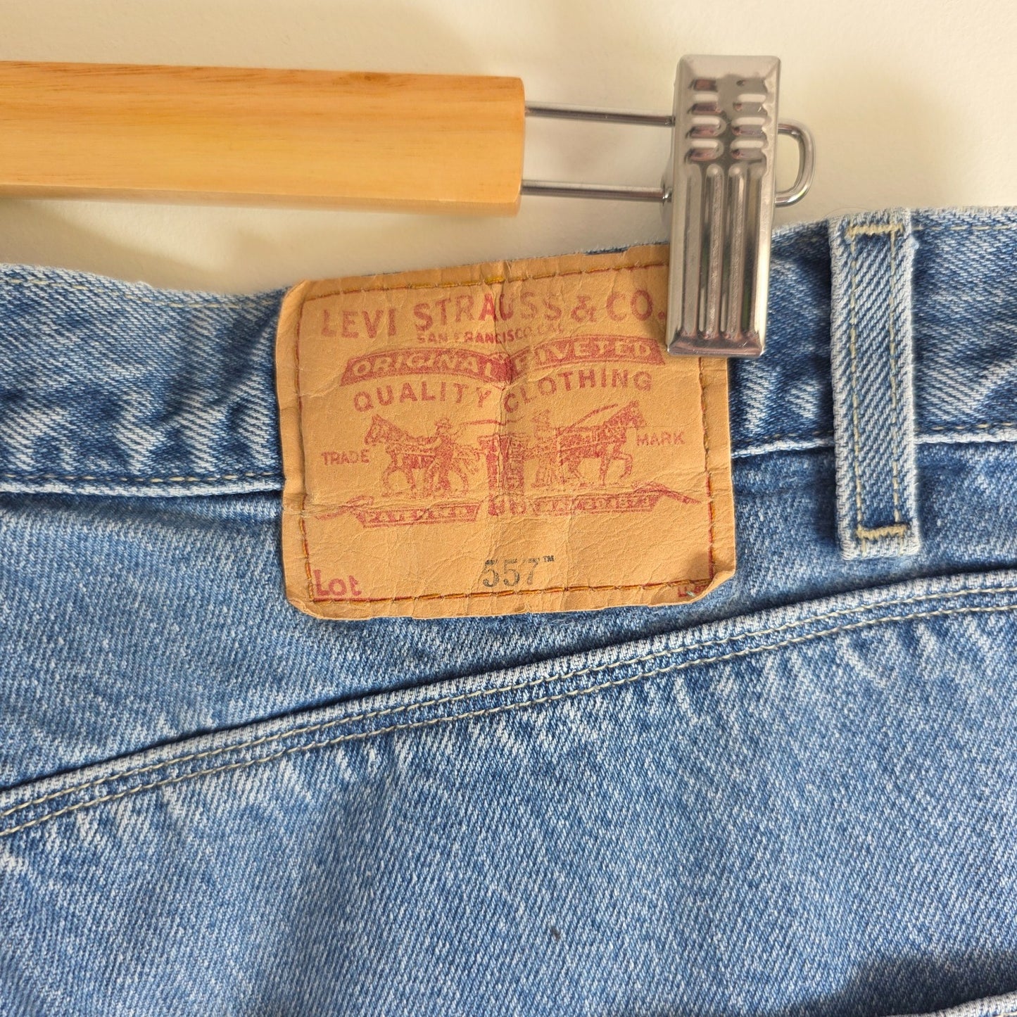 Vintage Levi’s 557 Bootcut Jeans Blue W34 L25 Men’s Distressed Denim