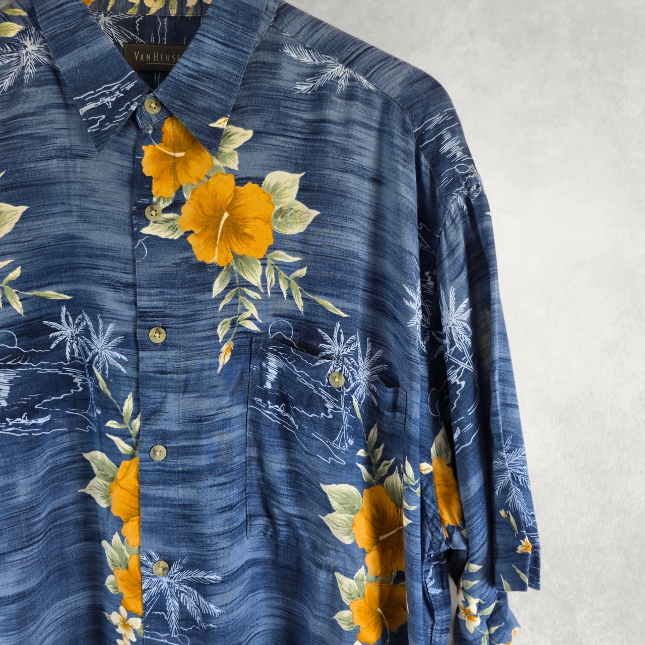 Van Heusen Hawaiian Shirt Men L Blue Floral Short Sleeve Summer Holiday Rayon
