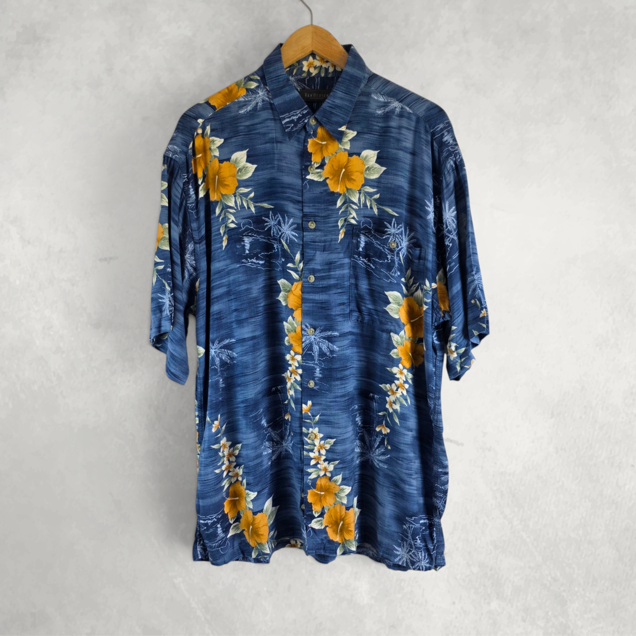 Van Heusen Hawaiian Shirt Men L Blue Floral Short Sleeve Summer Holiday Rayon