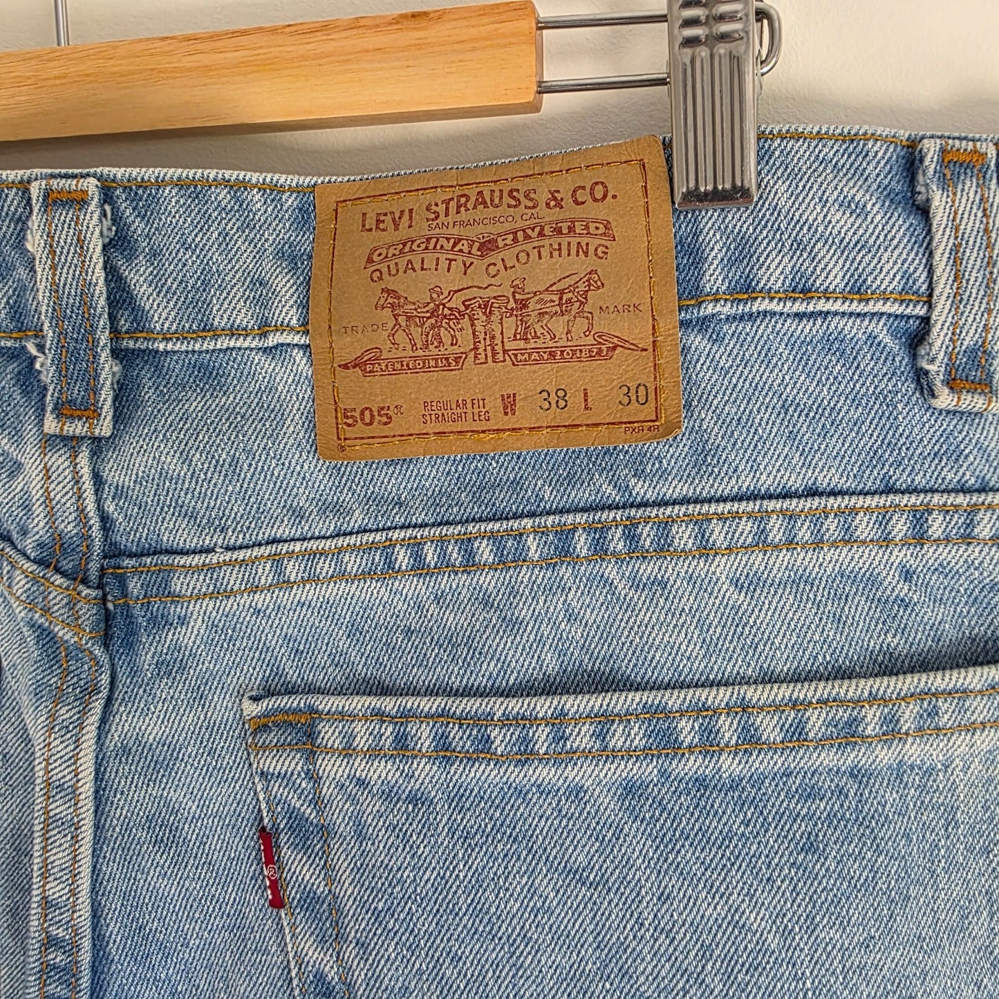 Vintage Levi’s 505 Jeans W36 L30 Blue Straight Leg USA Made Denim