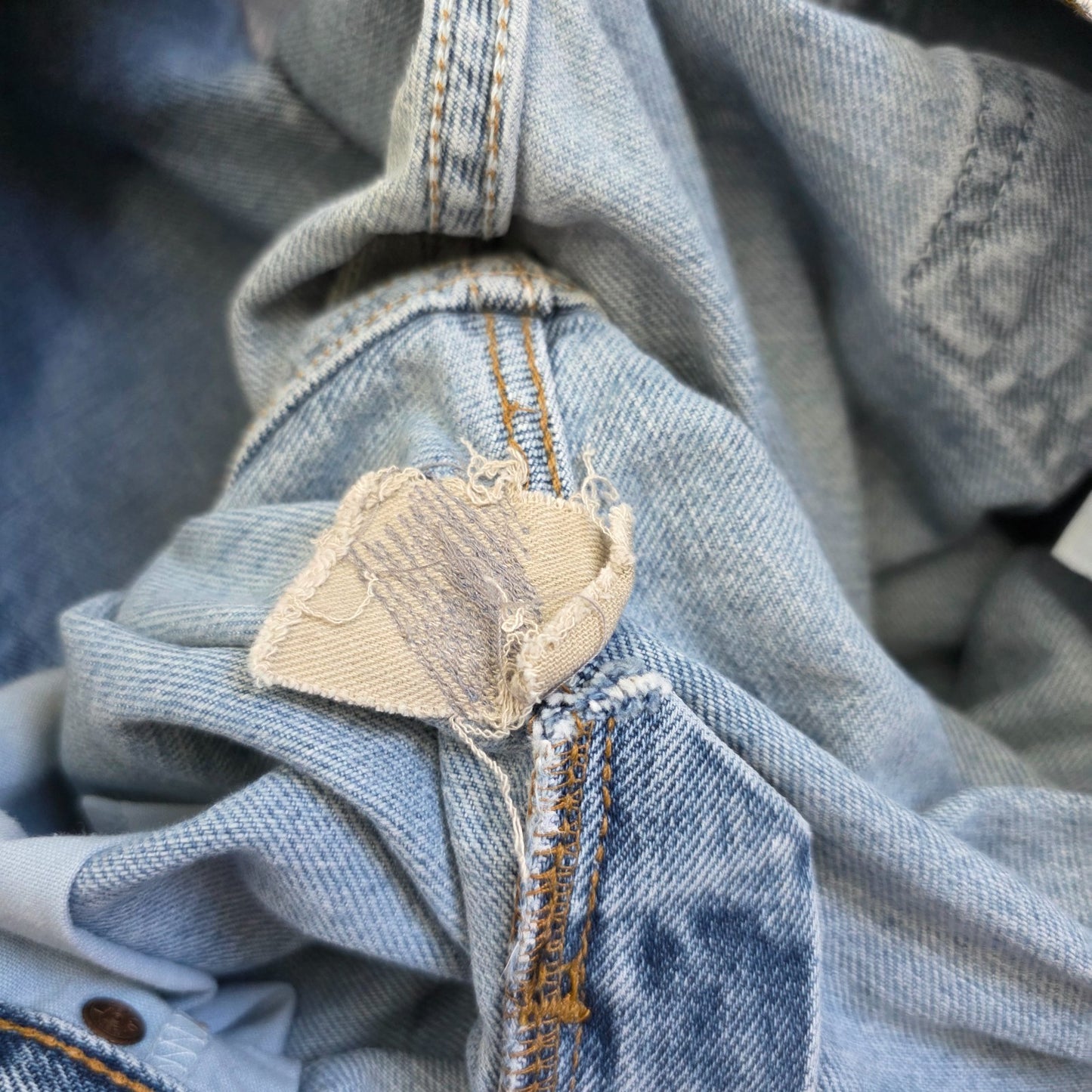 Vintage Levi’s 560 Jeans W37 L31 Blue Loose Fit Tapered Y2K 90s Baggy Denim