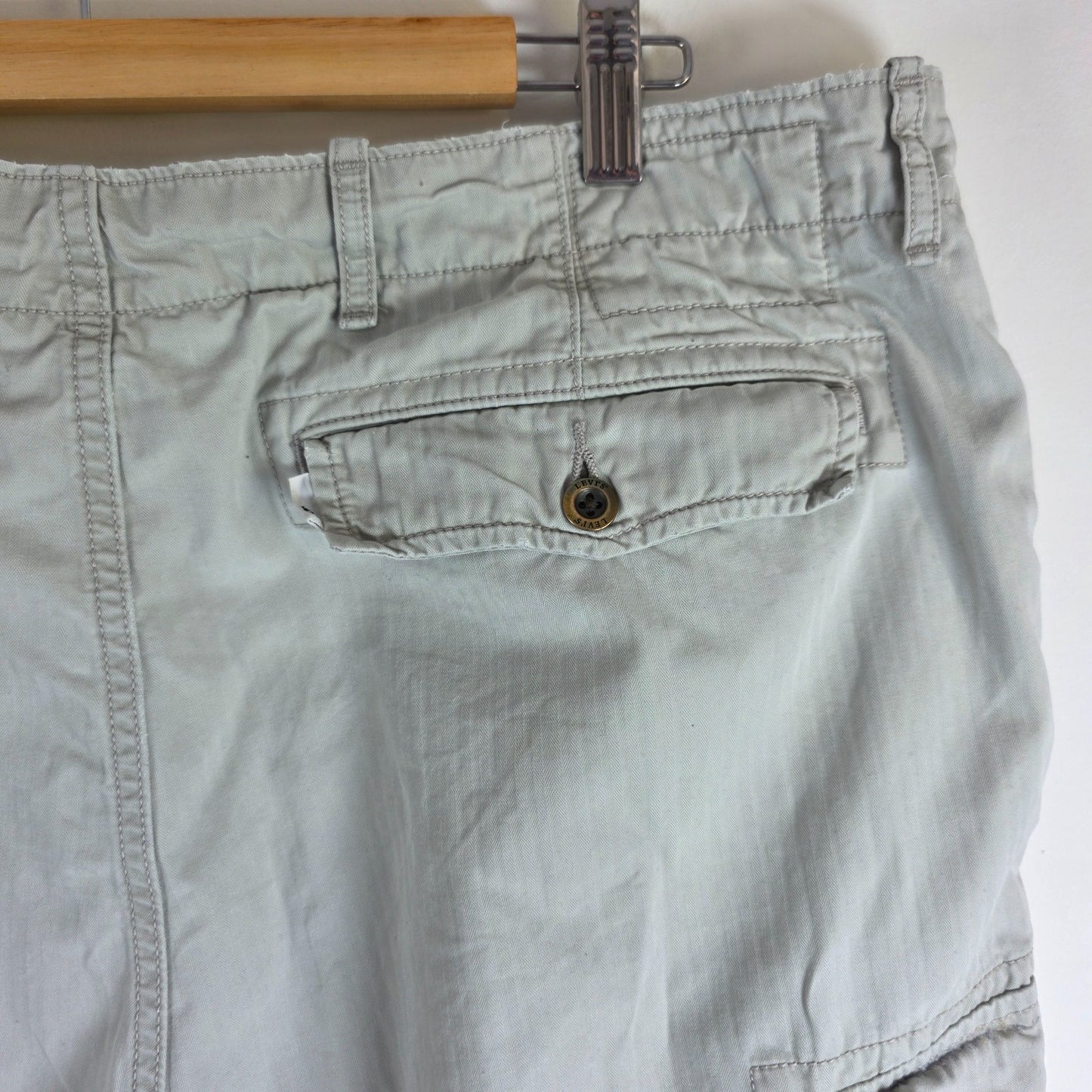Levi’s Cargo Shorts W38 Beige Khaki Cotton Utility Pockets Men’s Casual