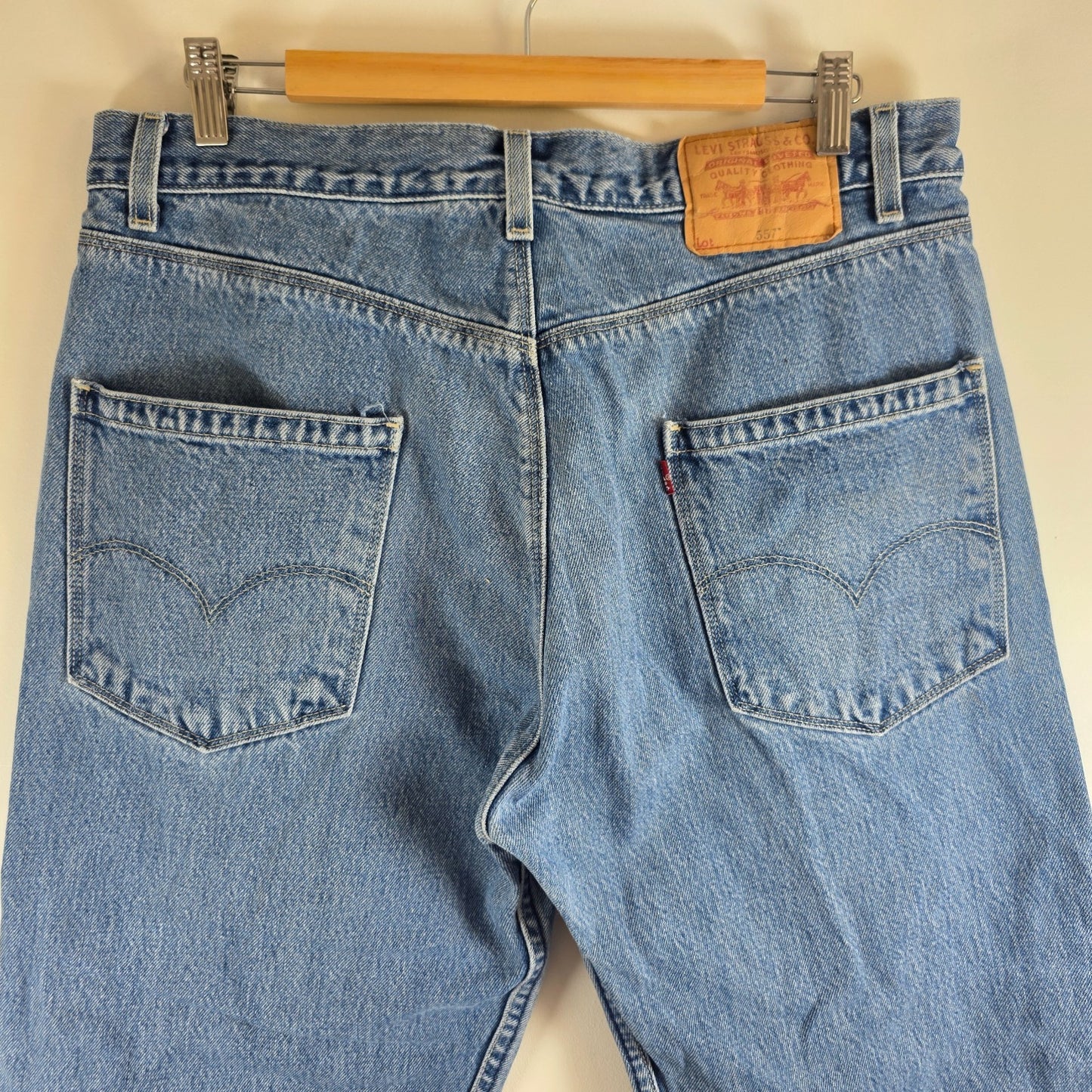 Vintage Levi’s 557 Bootcut Jeans Blue W34 L25 Men’s Distressed Denim