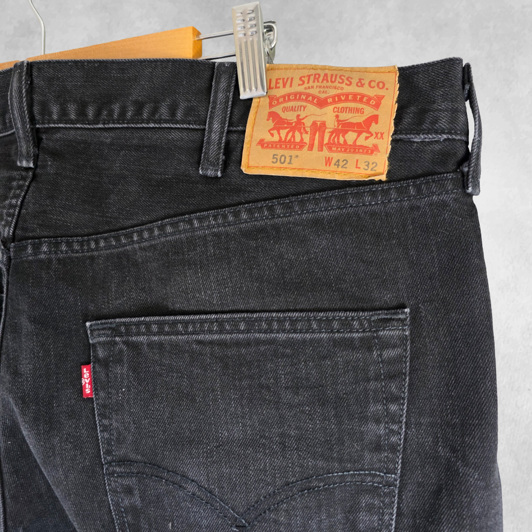 Levi’s 501 Jeans Men’s W42 L32 Black Straight Leg Denim Button Fly