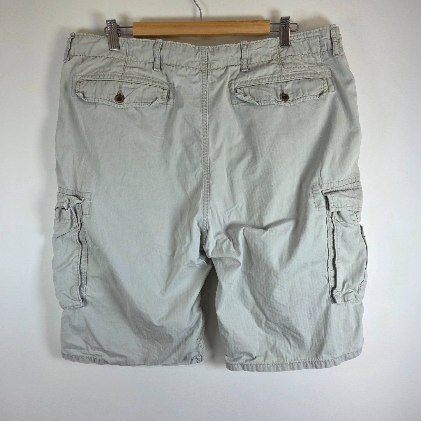 Levi’s Cargo Shorts W38 Beige Khaki Cotton Utility Pockets Men’s Casual