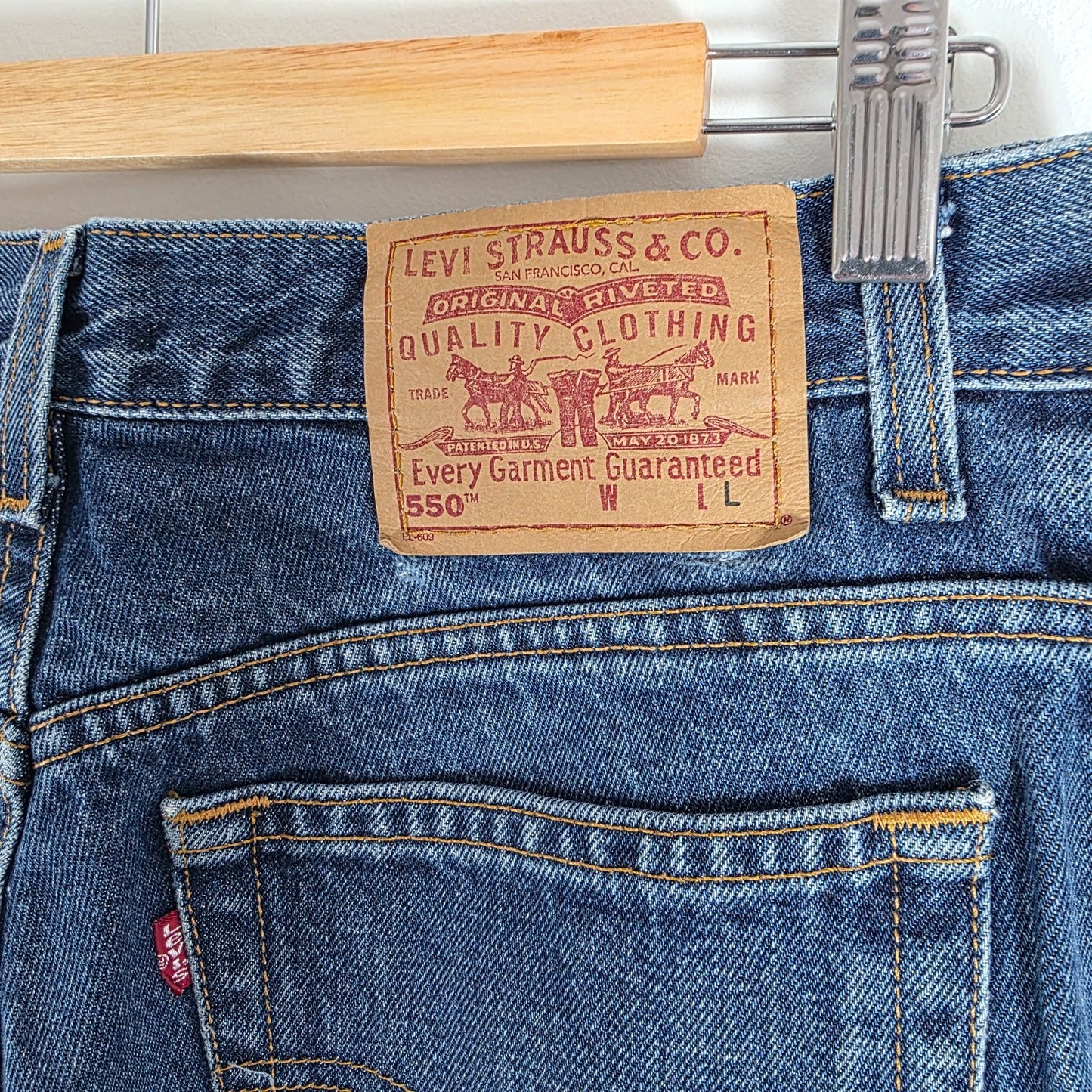 Levi’s 550 Jeans Women’s W31 L32 Blue Relaxed Fit Distressed Vintage Style
