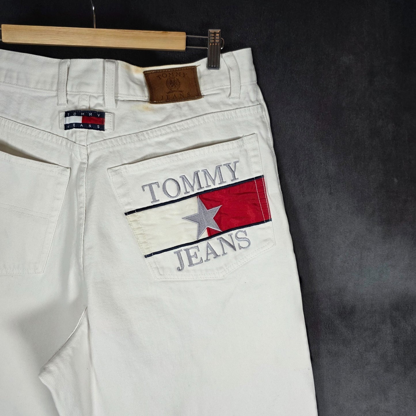 Tommy Hilfiger Vintage White Logo Jeans W32 L34 Relaxed Fit 90s Denim