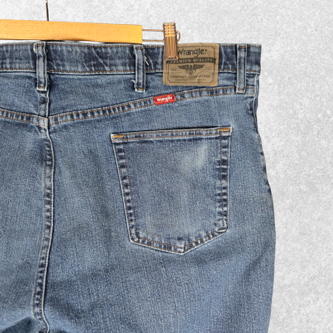 Wrangler Men’s Jeans W42 L31 Blue Relaxed Fit Elastic Waist Stretch Denim