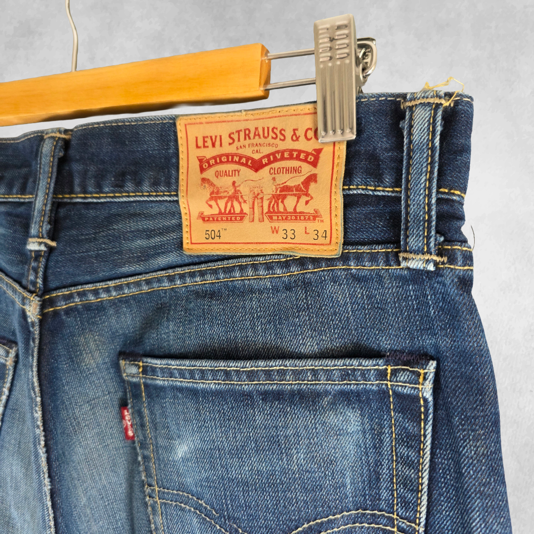 Levi’s 504 Straight Jeans Men’s W32 L33 Blue Denim (W33 L34 Tag)