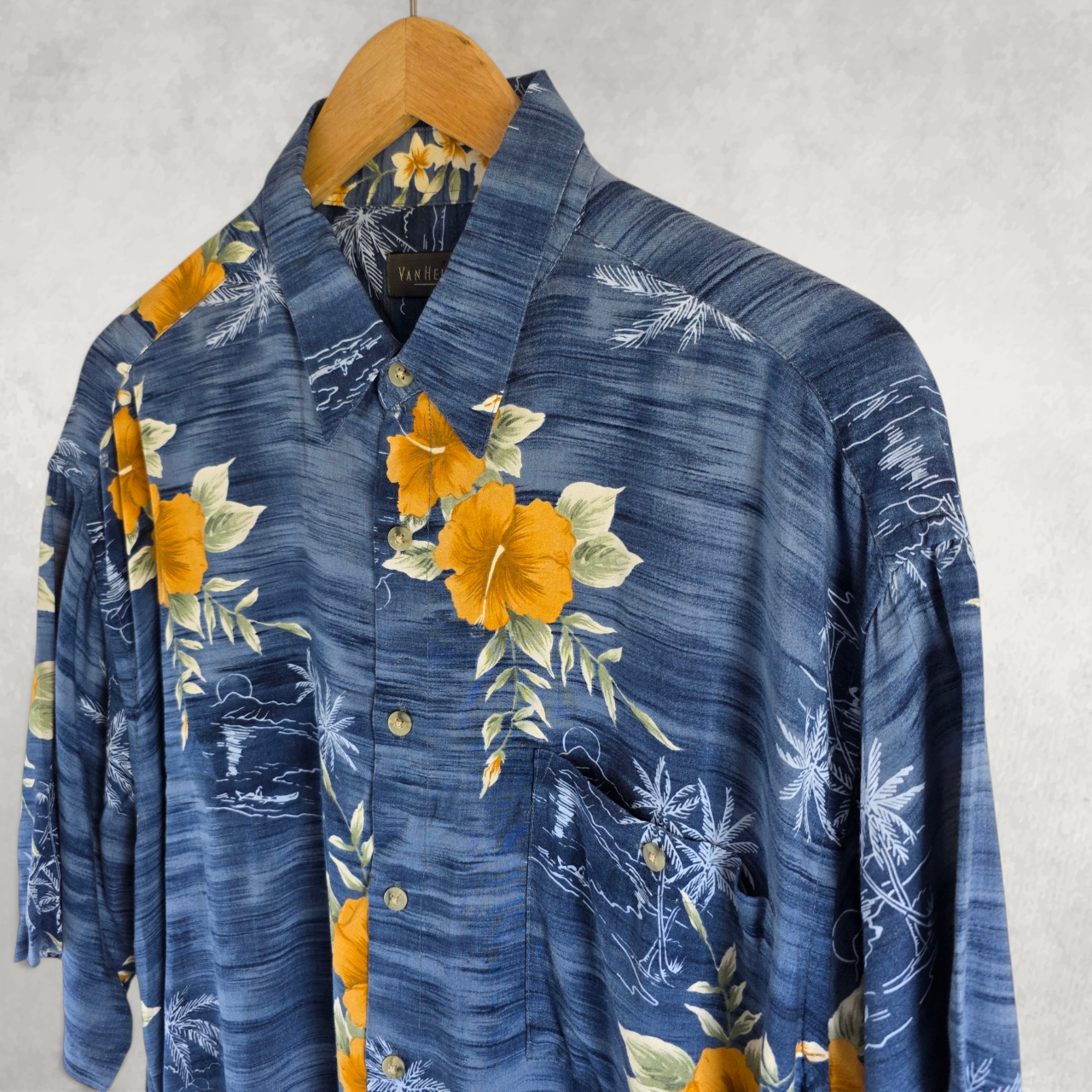 Van Heusen Hawaiian Shirt Men L Blue Floral Short Sleeve Summer Holiday Rayon