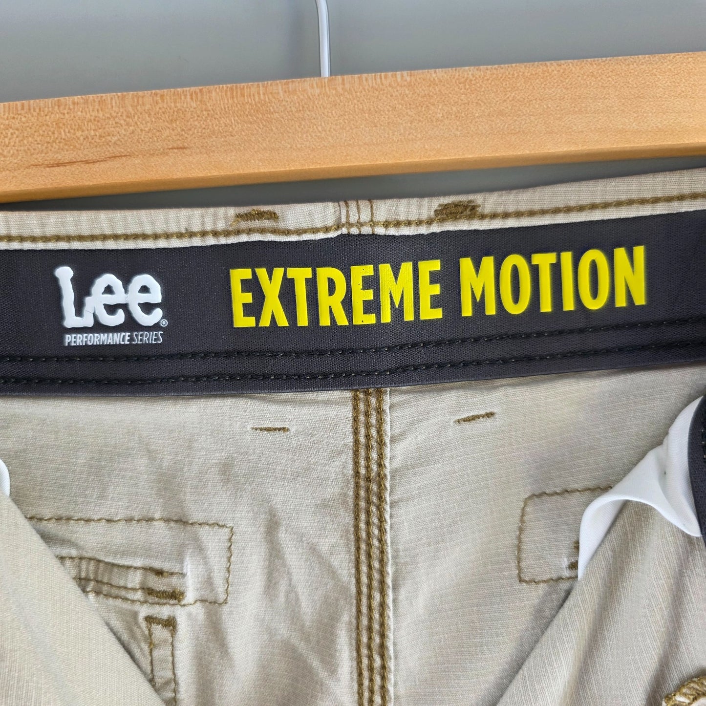 Lee Extreme Motion Cargo Shorts W34 Beige Stretch Utility Workwear Men’s