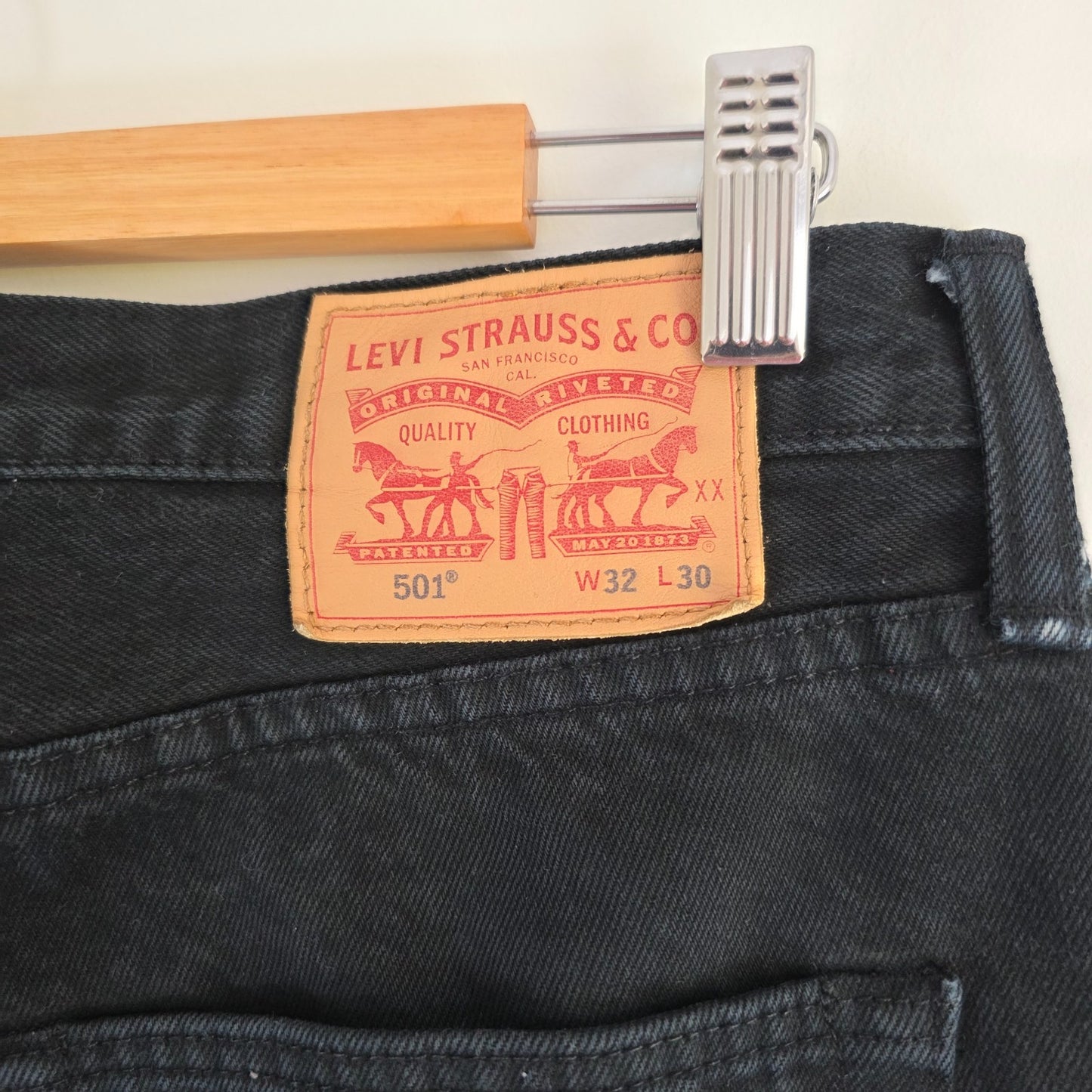 Levi's 501 Jeans W32 L30 Black Straight Leg Button Fly Denim Mens Classic