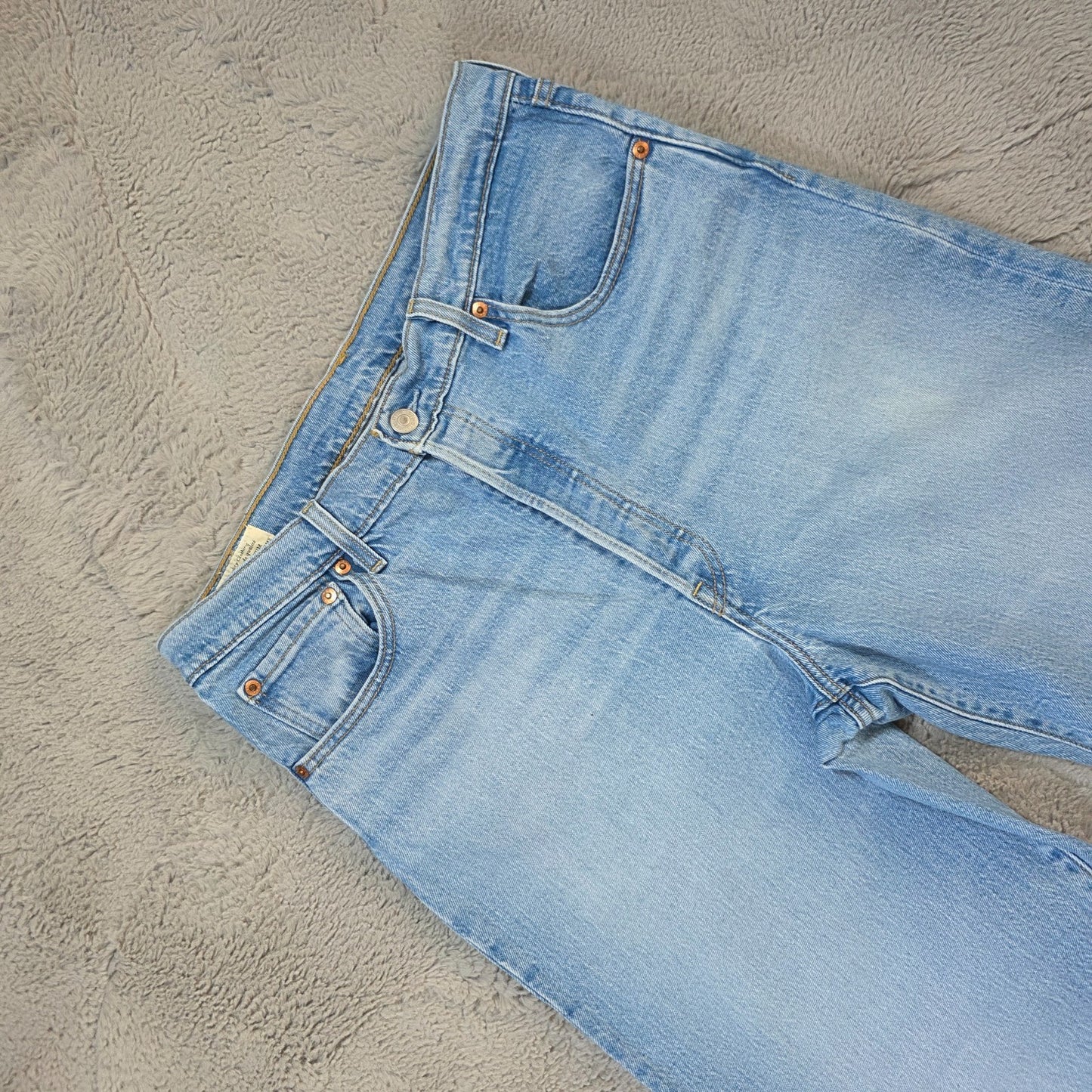 Levi’s Women’s High Rise Straight Jeans W32 L27 Light Wash Button Fly