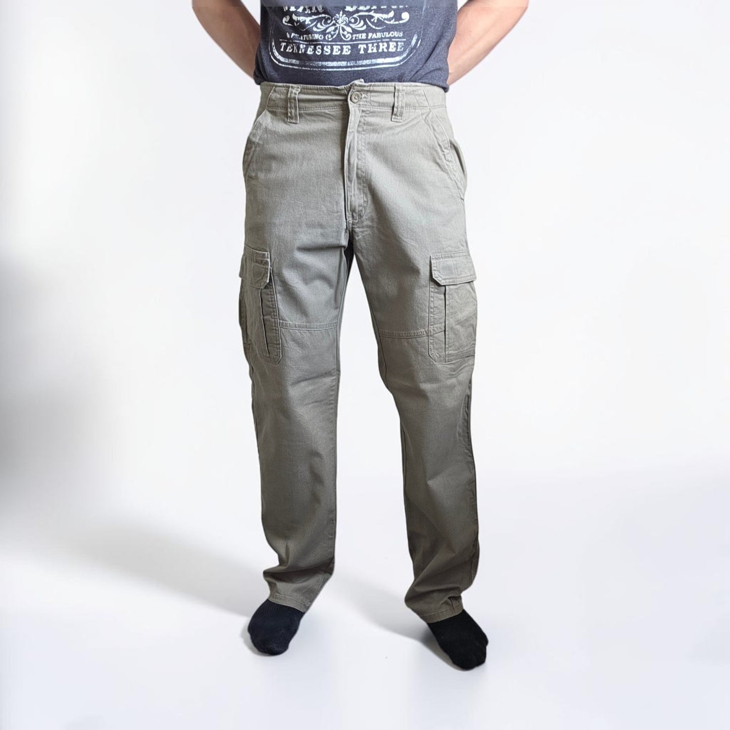Wrangler khaki cargo trousers with utility pockets and cotton stretch fabric.