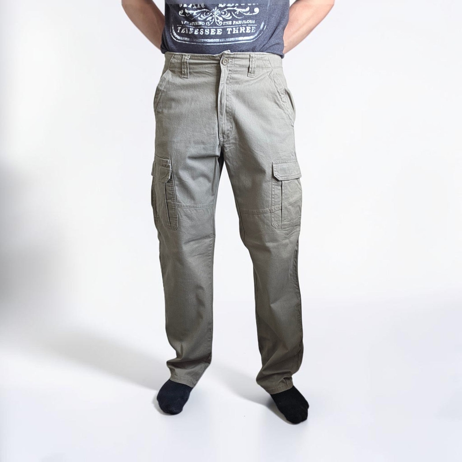 Wrangler khaki cargo trousers with utility pockets and cotton stretch fabric.