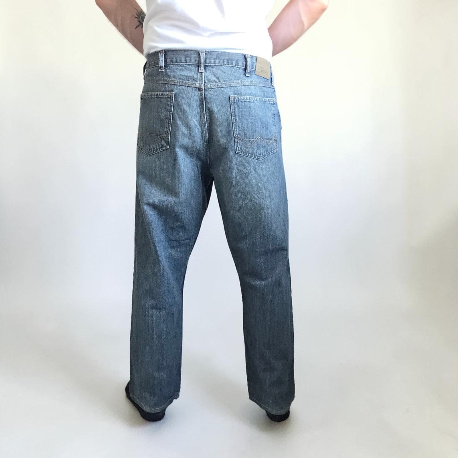 Wrangler blue straight jeans with relaxed fit, 100% cotton, professional hemmed to 30 inches.