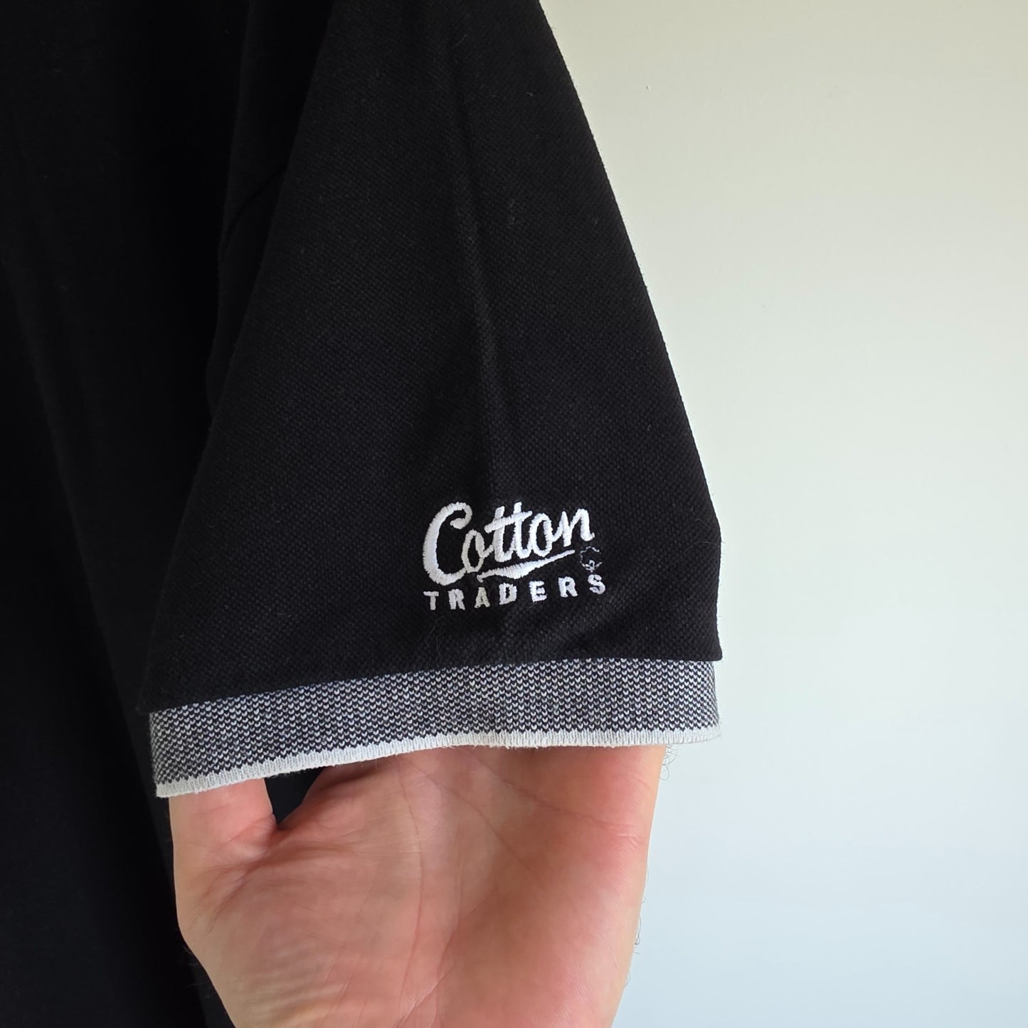 Guinness black polo shirt embroidered logo, 100% cotton, vintage style.