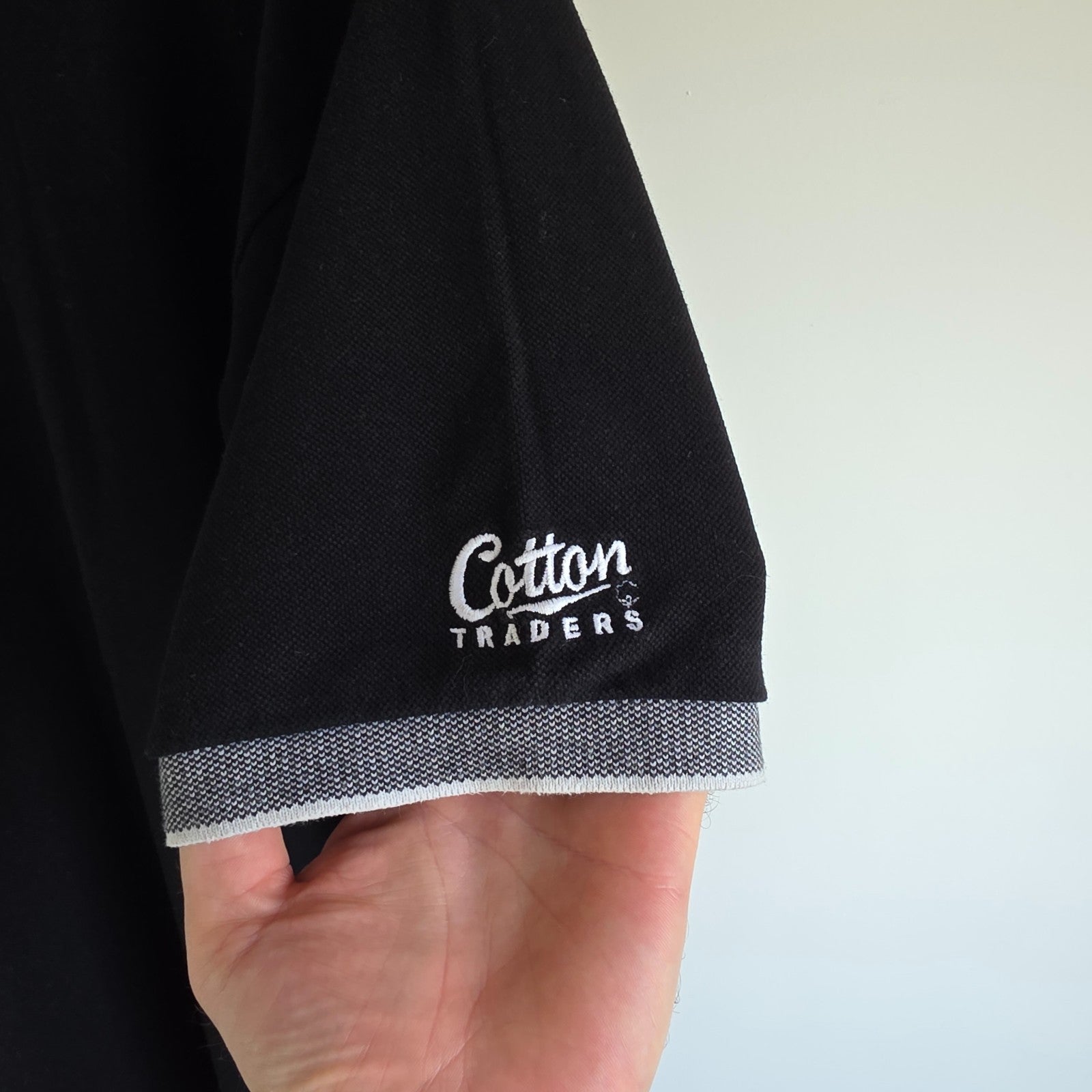 Guinness black polo shirt embroidered logo, 100% cotton, vintage style.