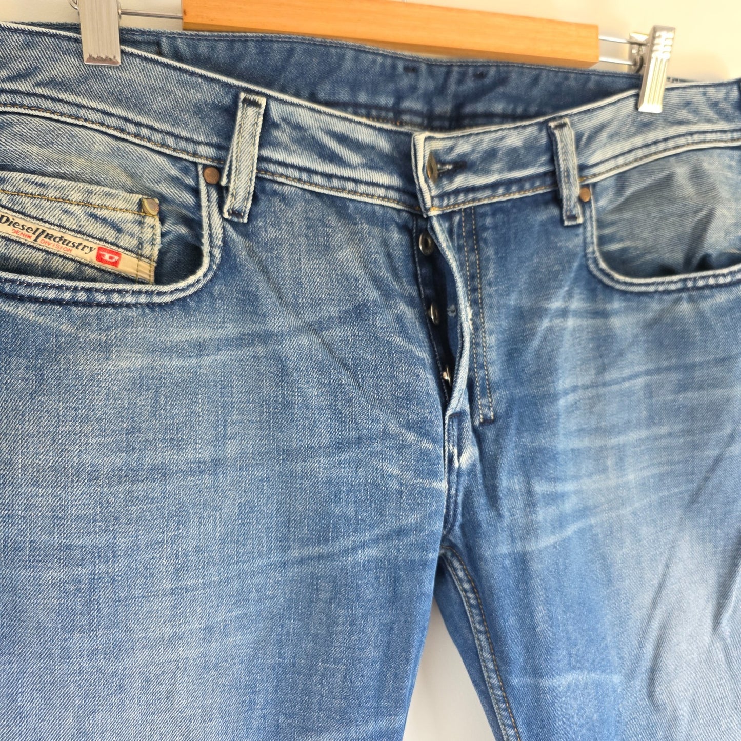 Diesel blue bootcut jeans with button fly and vintage Zathan fit, 100% cotton.