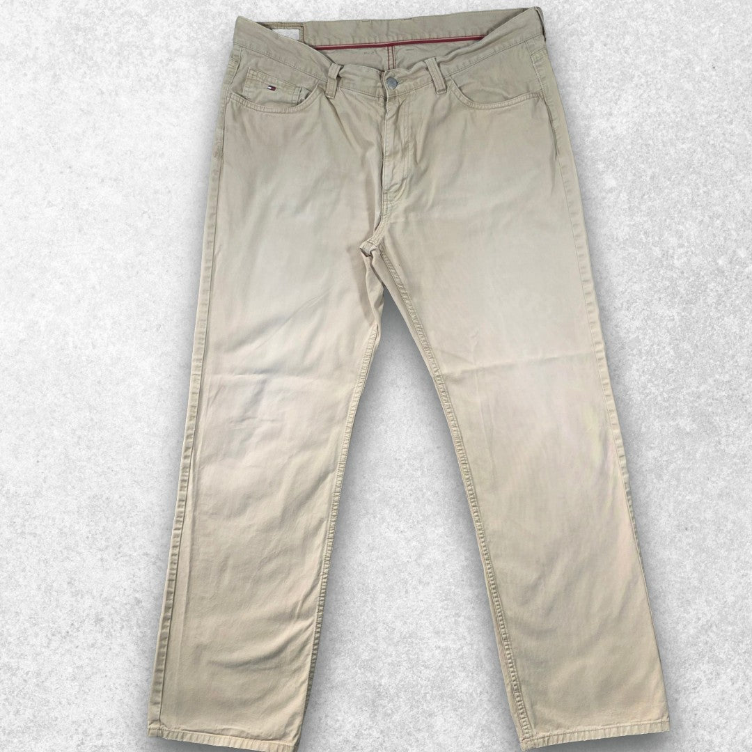 Tommy Hilfiger beige chinos straight leg cotton with classic logo detail.