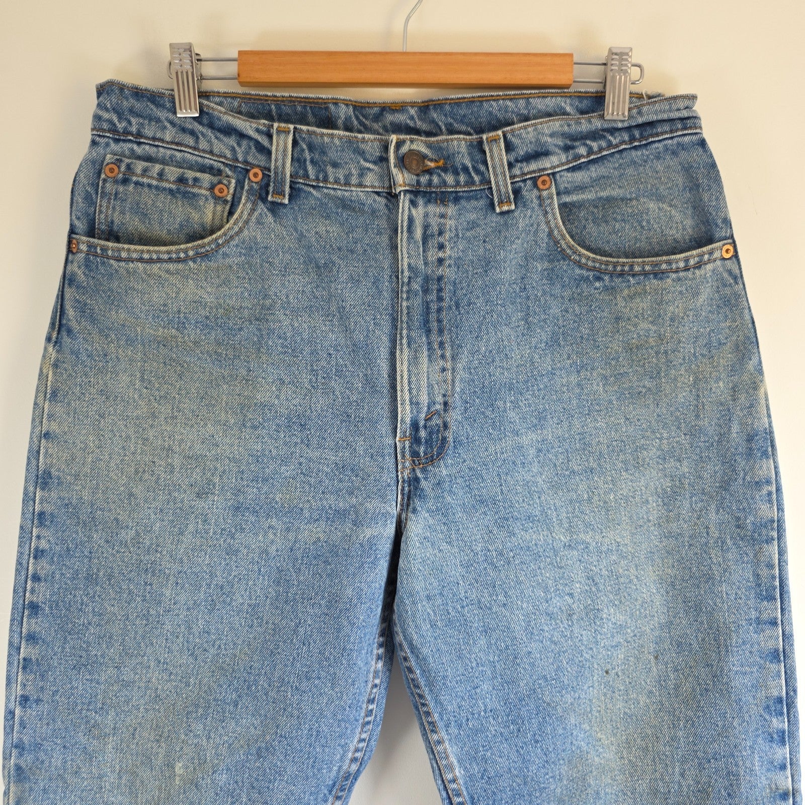 Levi's blue straight jeans vintage 550 relaxed fit with classic 90s silhouette.