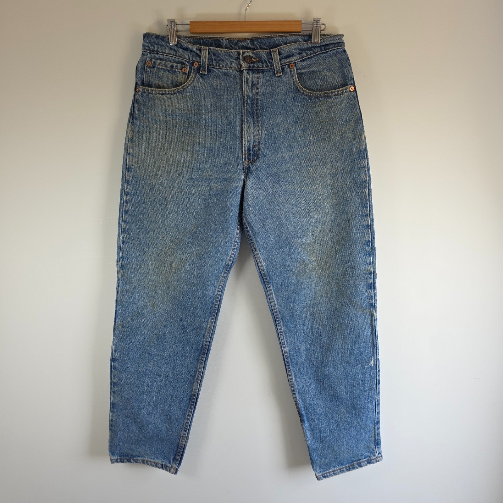 Levi's blue straight jeans vintage 550 relaxed fit with classic 90s silhouette.