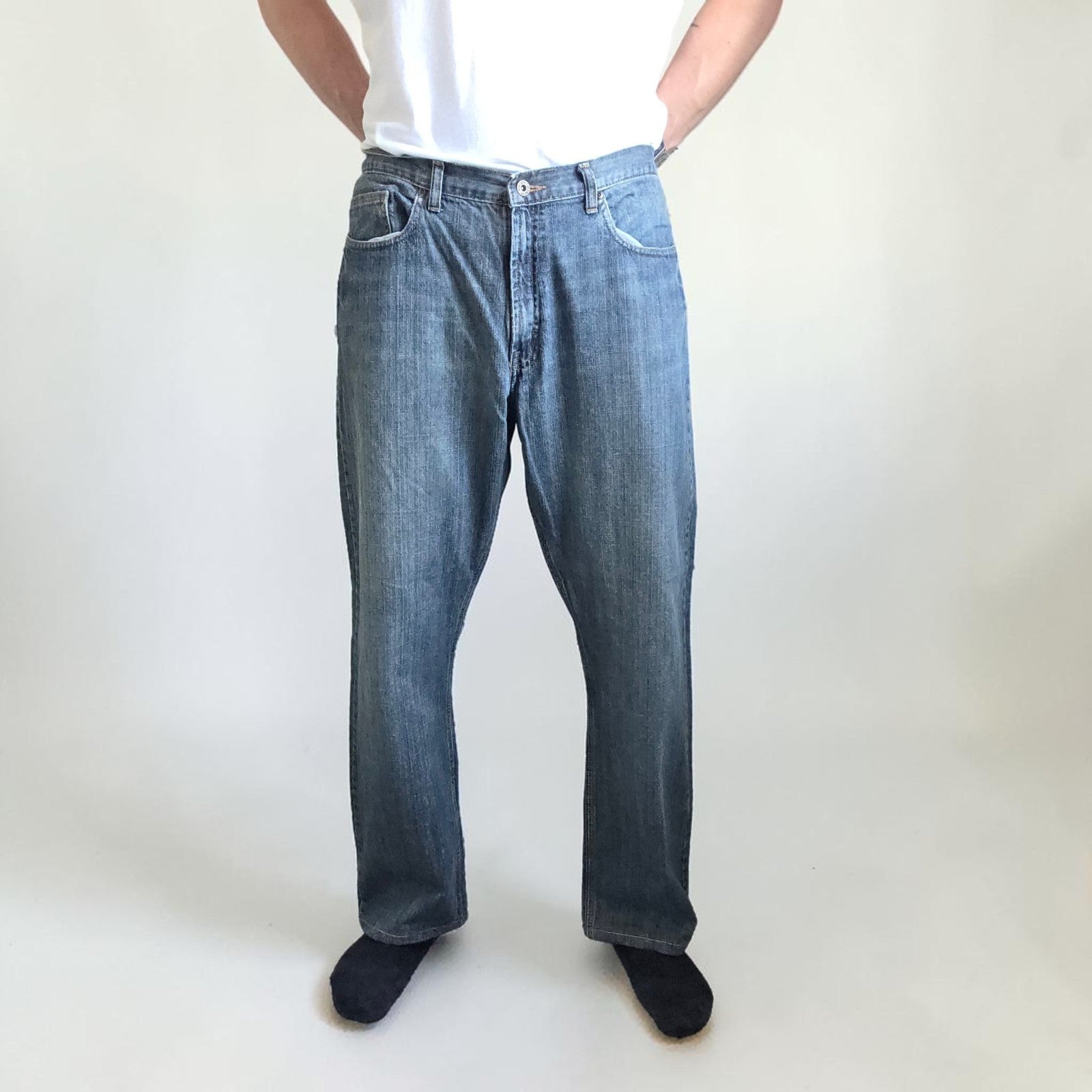 Wrangler blue straight jeans with relaxed fit, 100% cotton, professional hemmed to 30 inches.