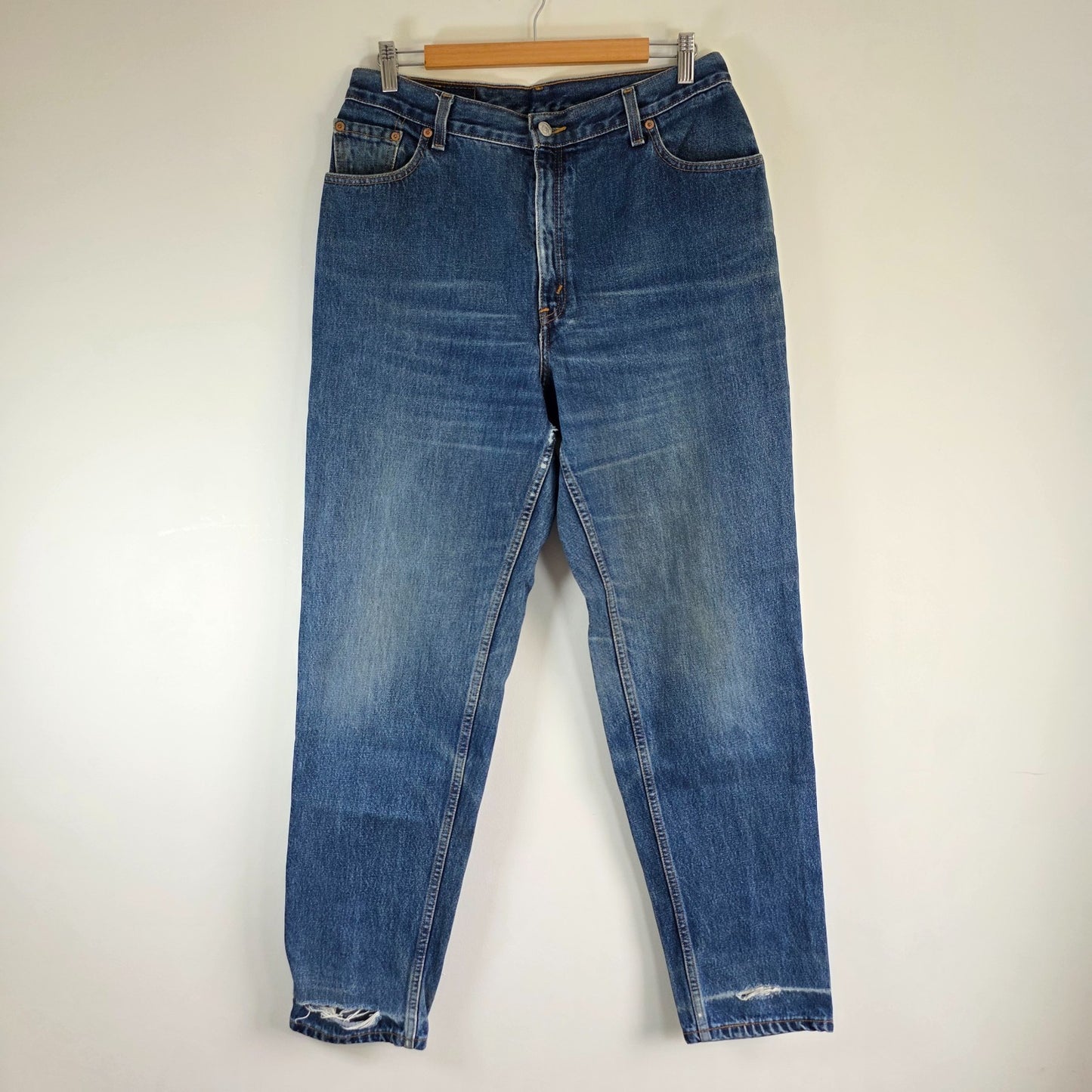 Vintage Levi's 550 Relaxed Fit Jeans Womens W31 L32 Blue Tapered Leg Distressed