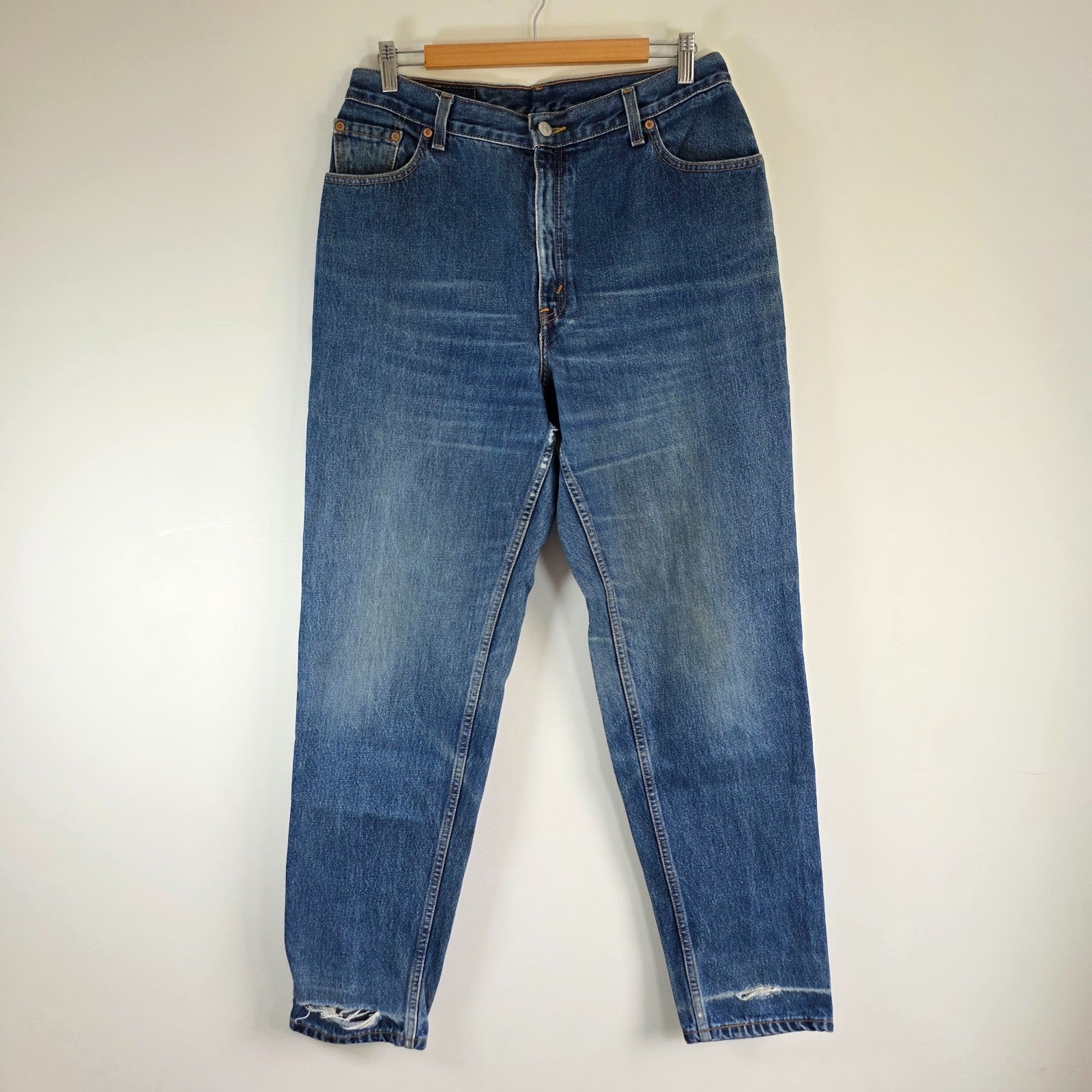 Vintage Levi's 550 Relaxed Fit Jeans Womens W31 L32 Blue Tapered Leg Distressed