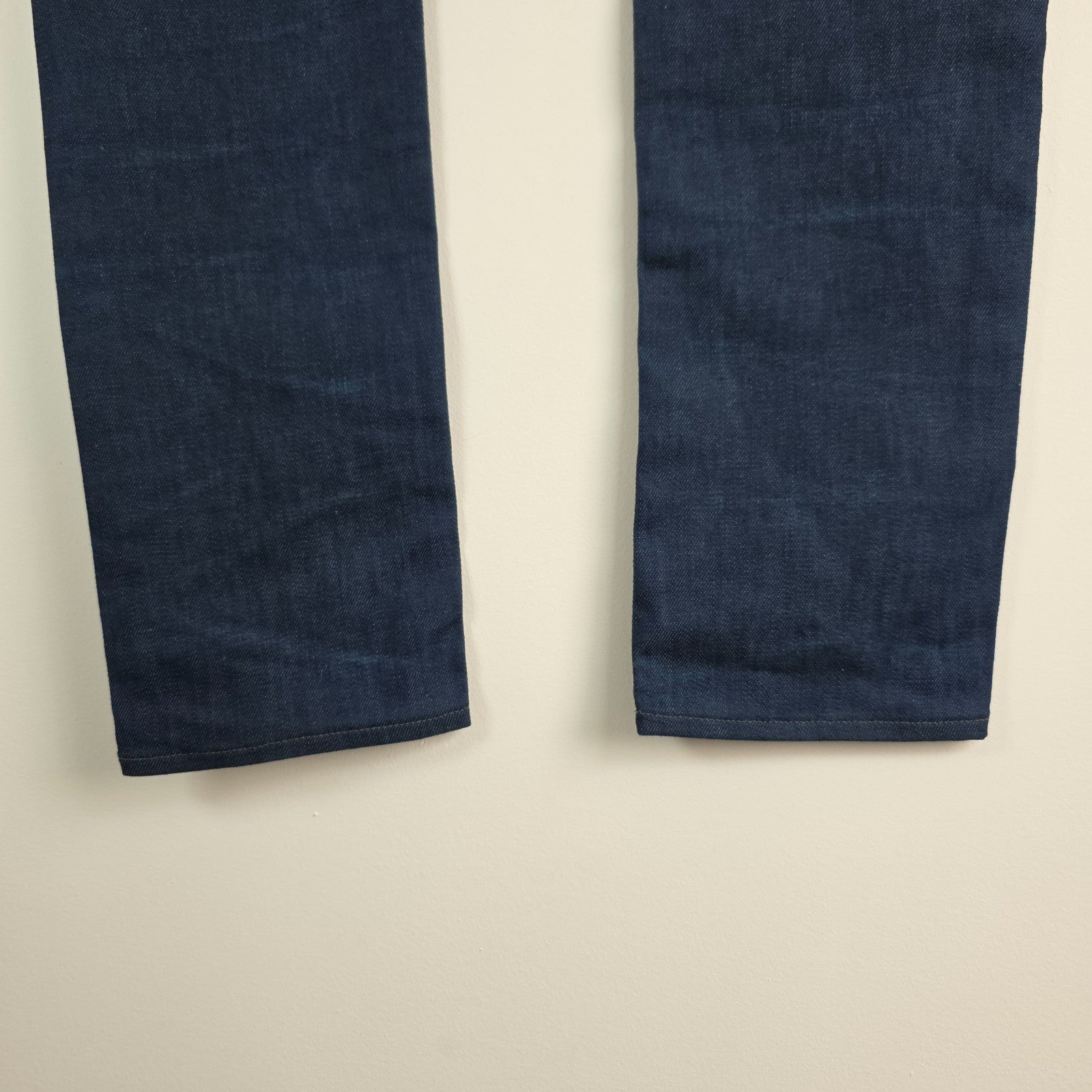 G-Star blue straight jeans with button fly and BNWT tag, cotton elastane blend.