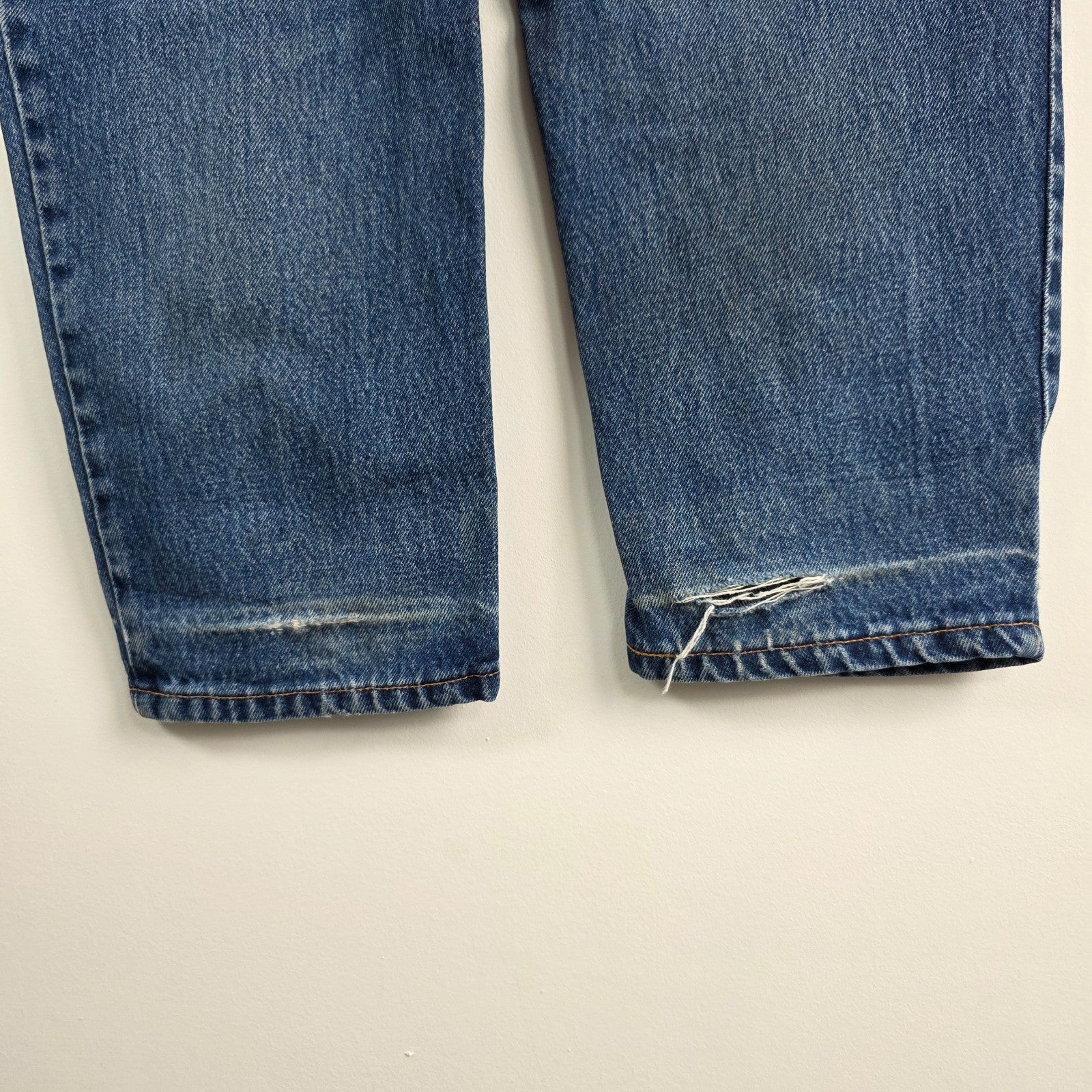 Vintage Levi's 550 Relaxed Fit Jeans Womens W31 L32 Blue Tapered Leg Distressed