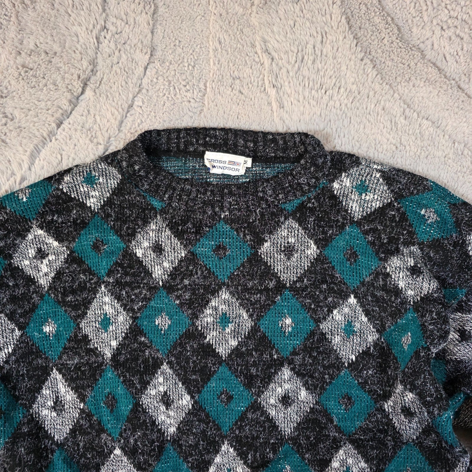 Vintage Cross and Windsor Patterned Knit Sweater Men’s Medium Retro Pullover